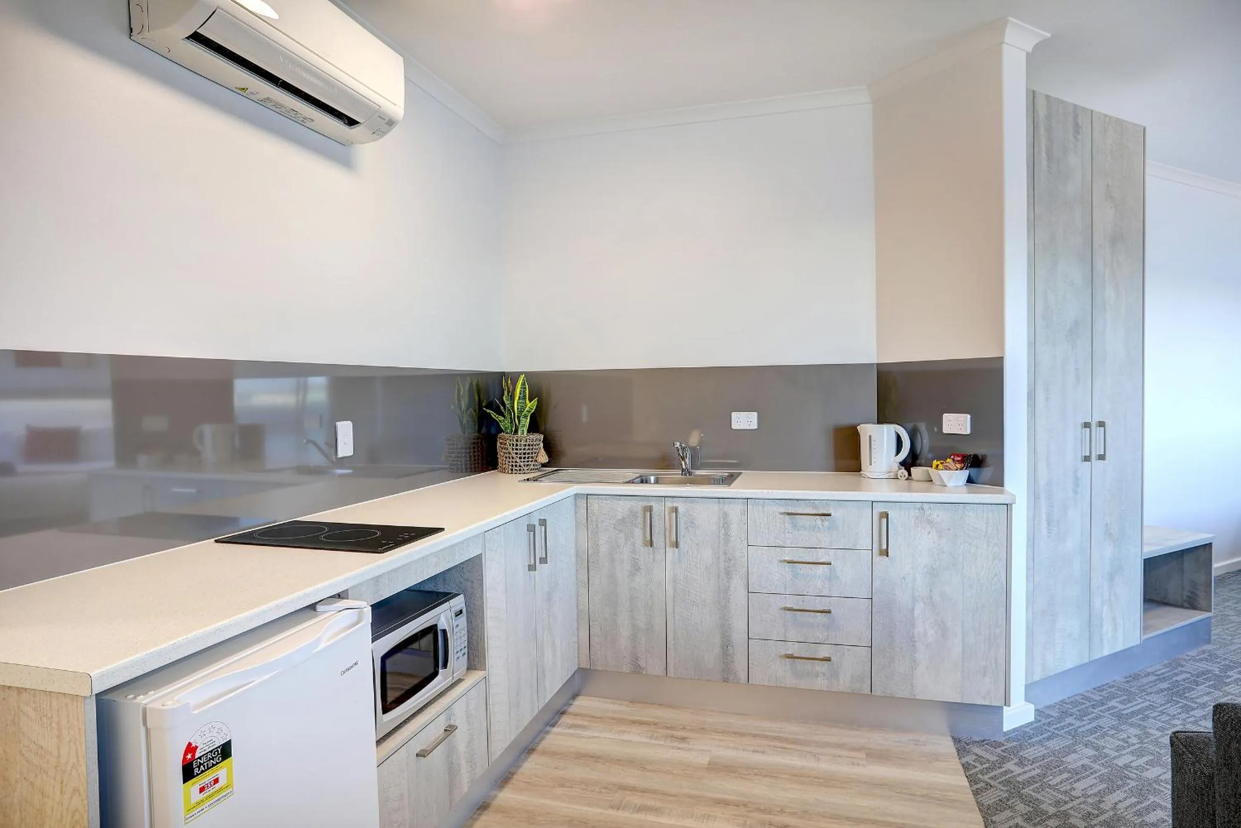 Kitchen or kitchenette in Limani Port Lincoln