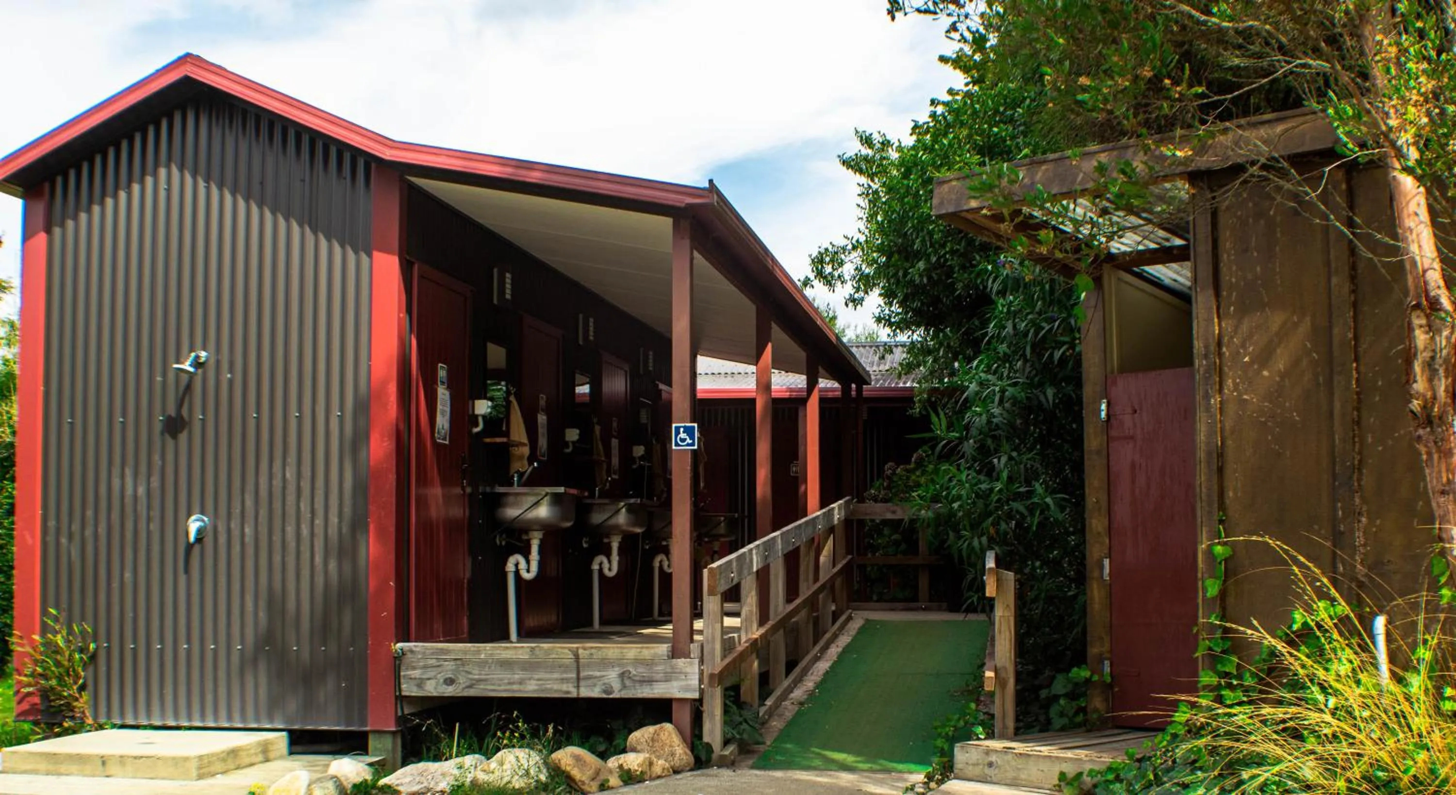 Facility for disabled guests in The Barn Cabins & Camp