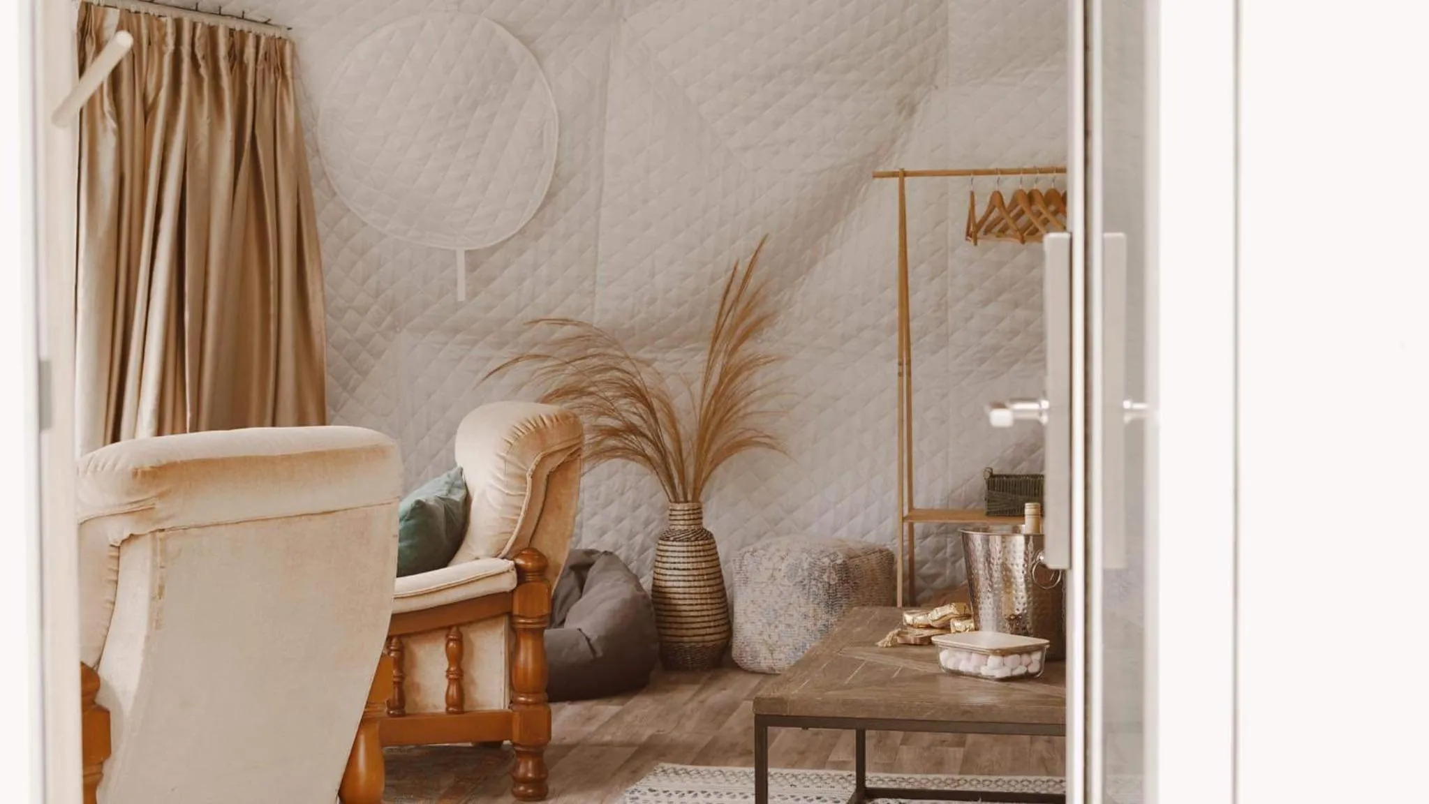 Living room in The Barn Cabins & Camp