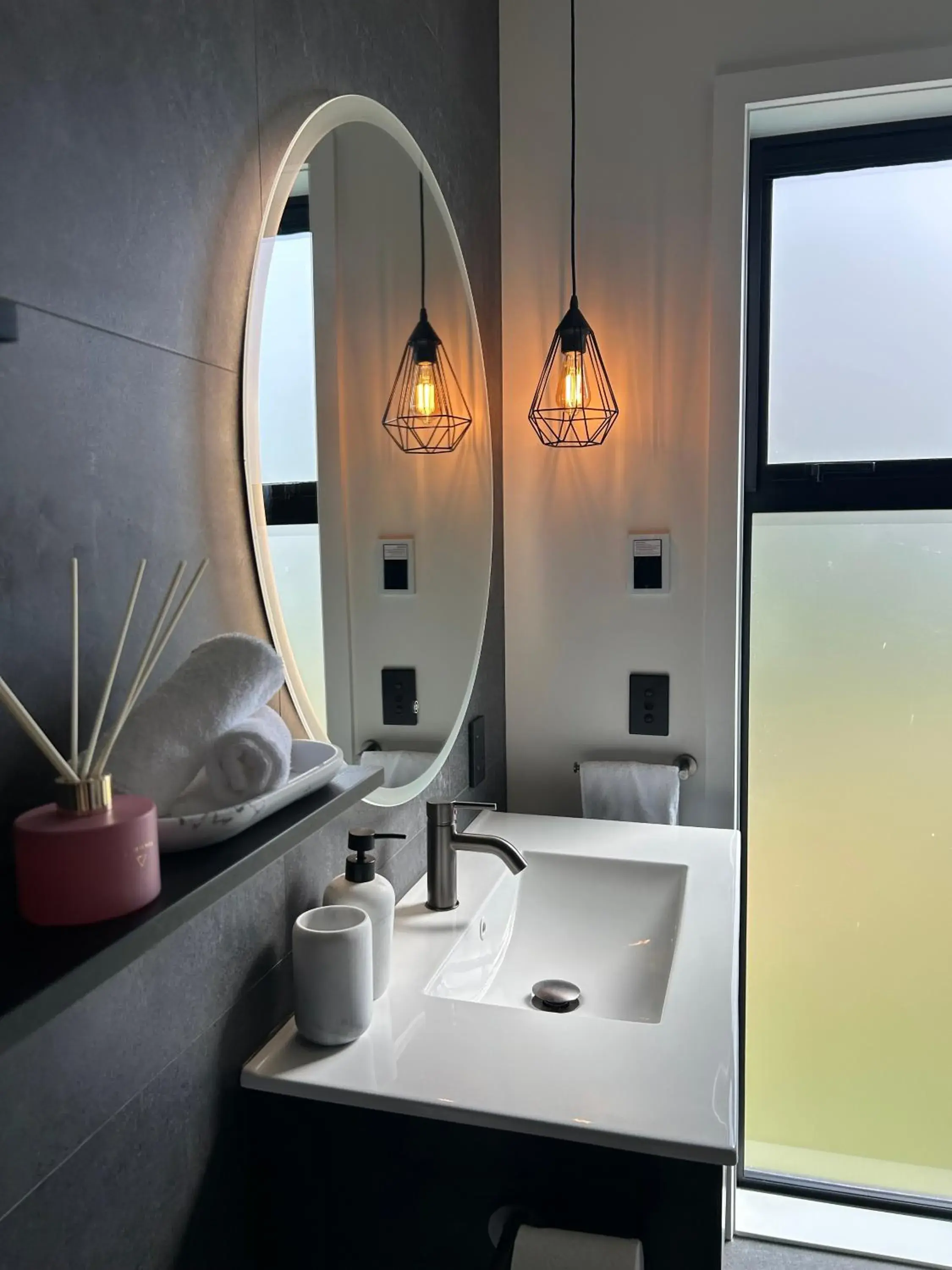 Deluxe Double Room with Sea View in The Barn Cabins & Camp Deluxe Double Room with Sea View in The Barn Cabins & Camp