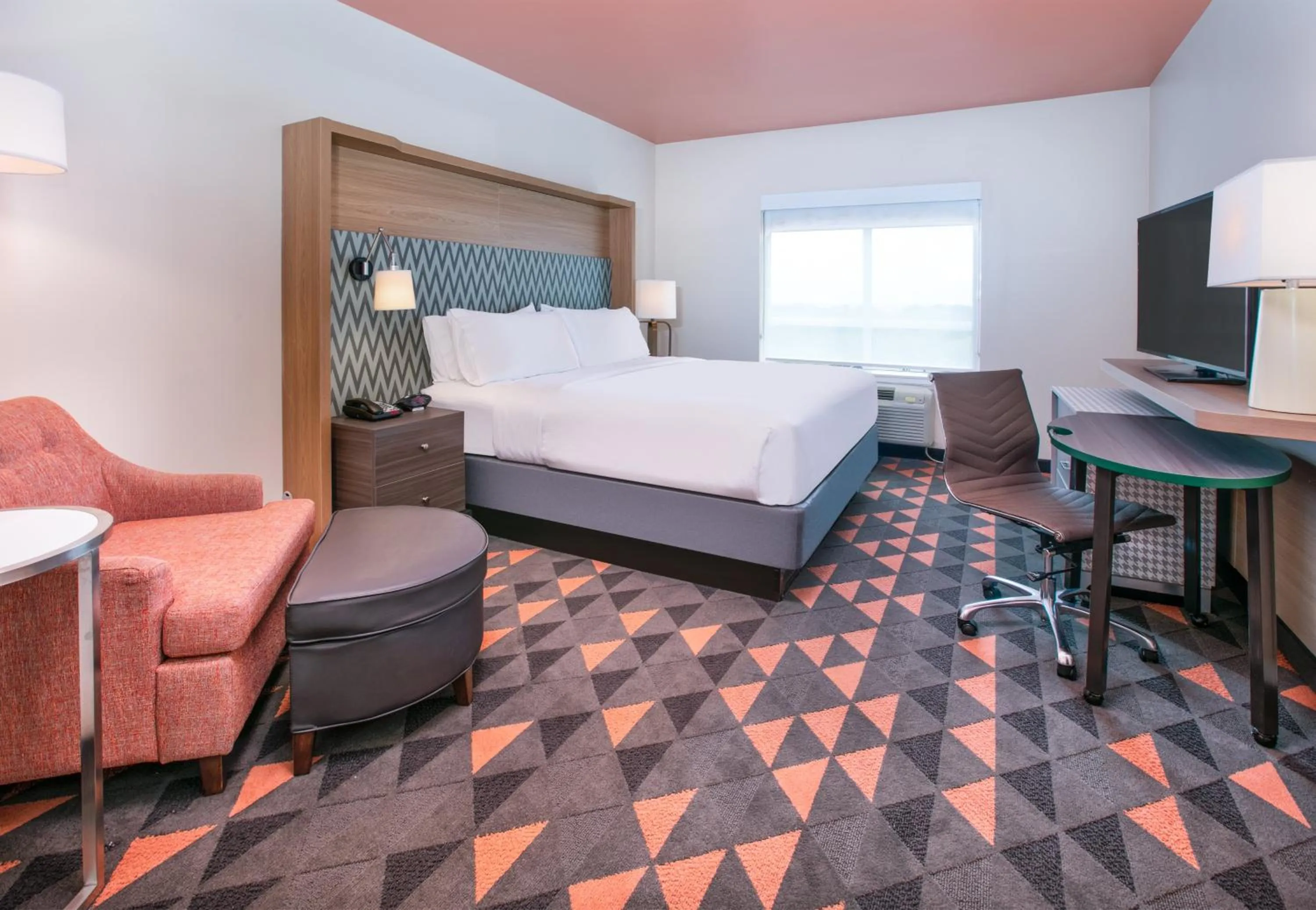 Photo of the whole room, Bed in Holiday Inn Dallas - Fort Worth Airport South by IHG