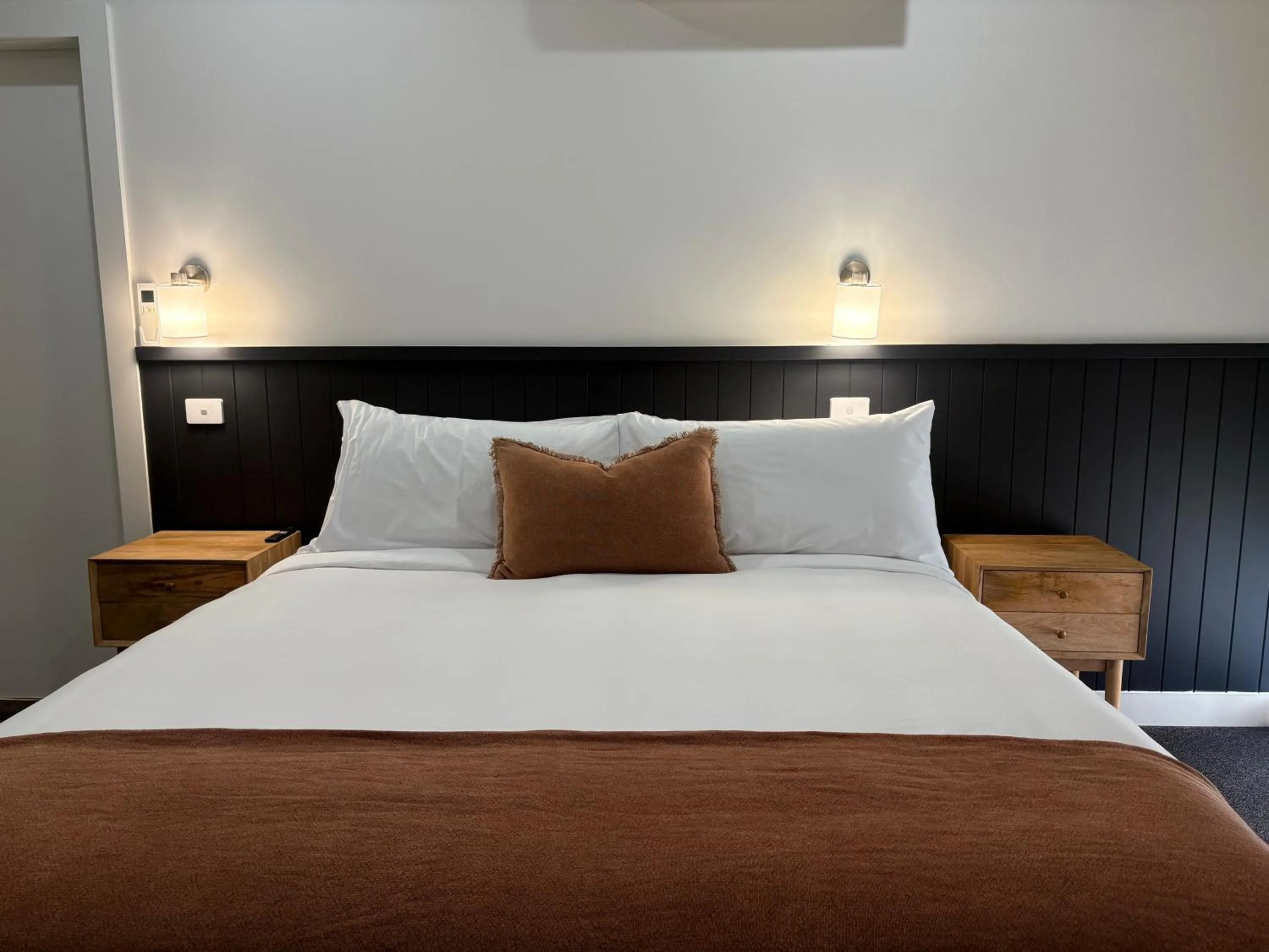 Bed in Tall Timbers Motel