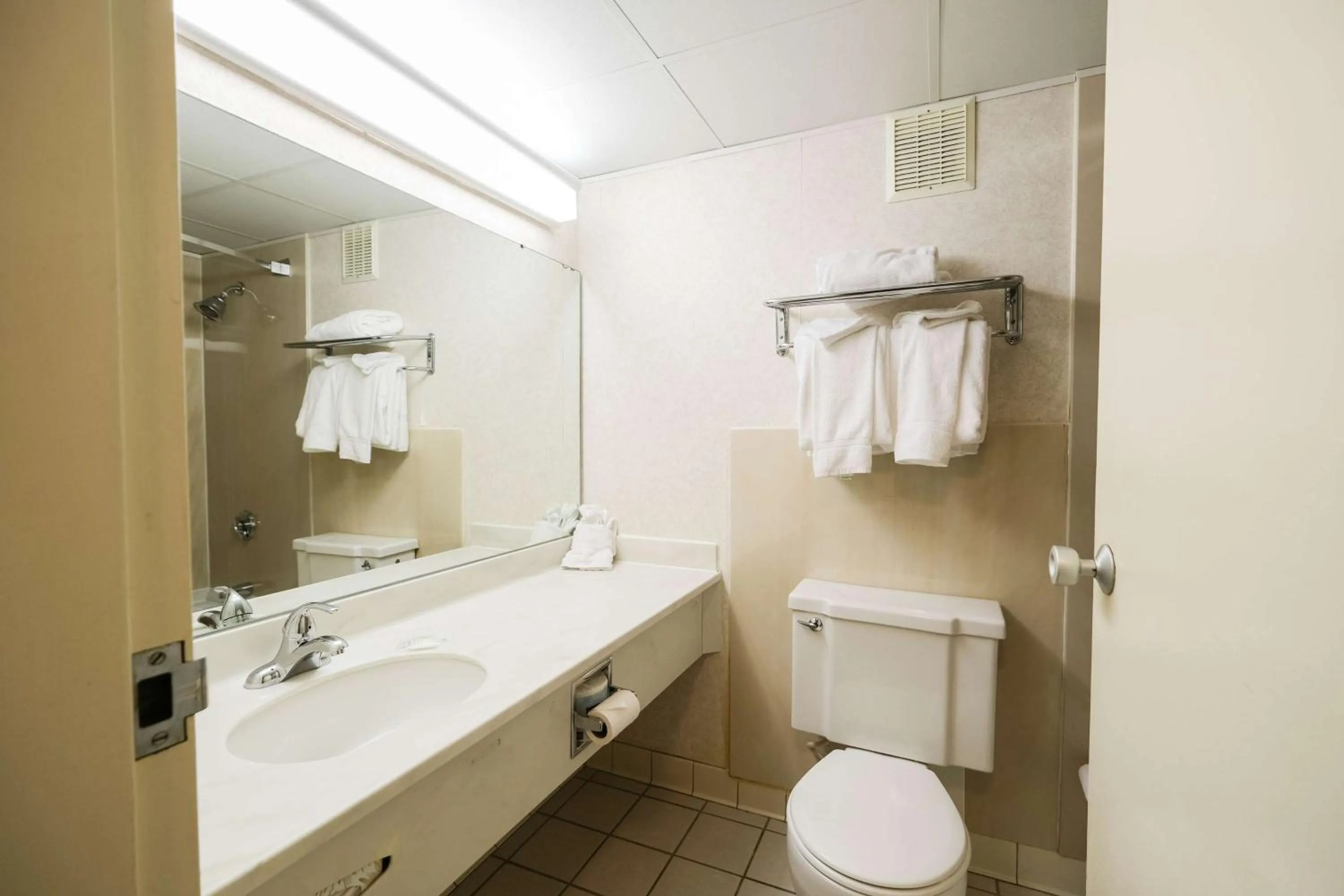 Bathroom in Fireside Inn & Suites Portland