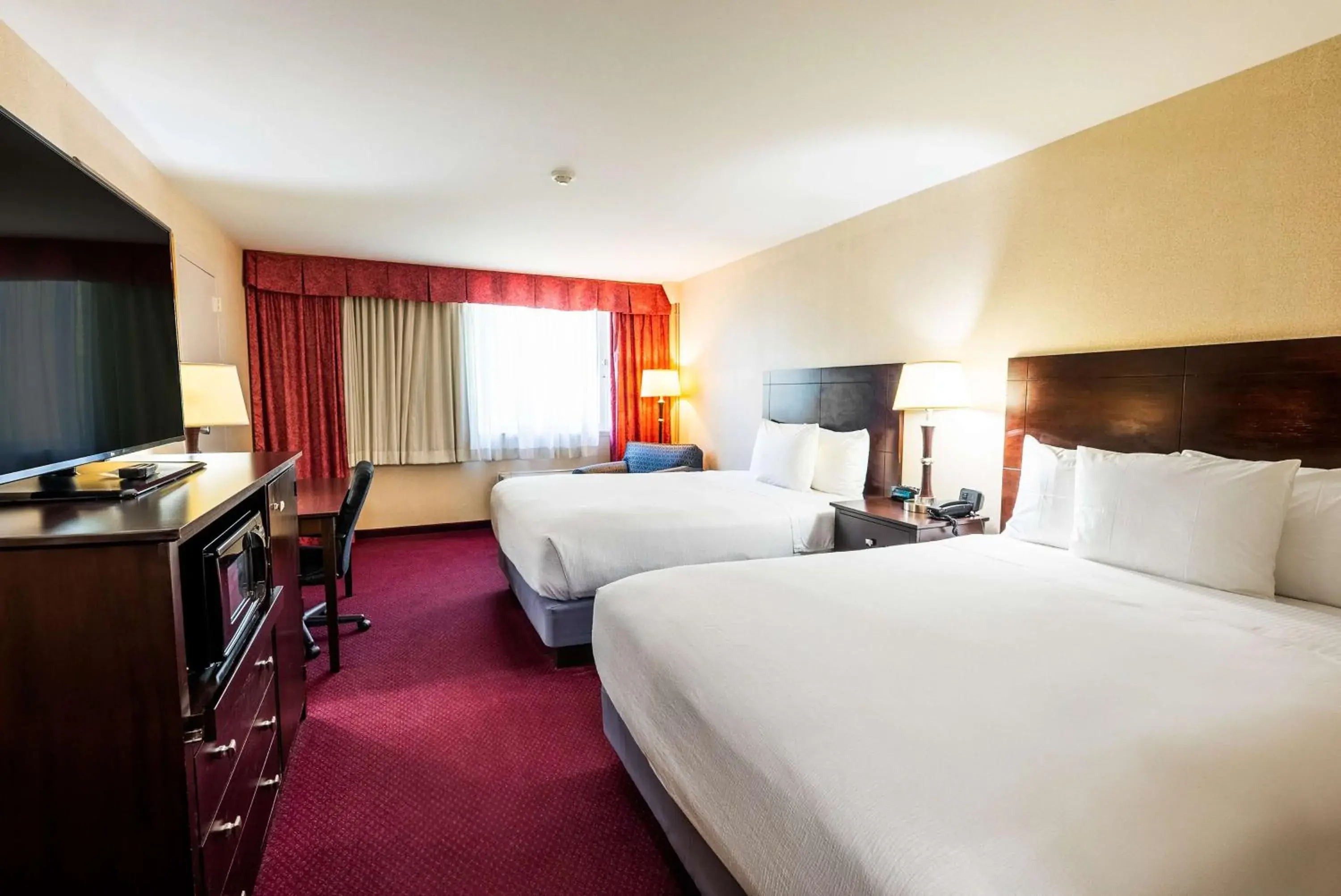 Superior Queen Room in Fireside Inn & Suites Portland Superior Queen Room in Fireside Inn & Suites Portland