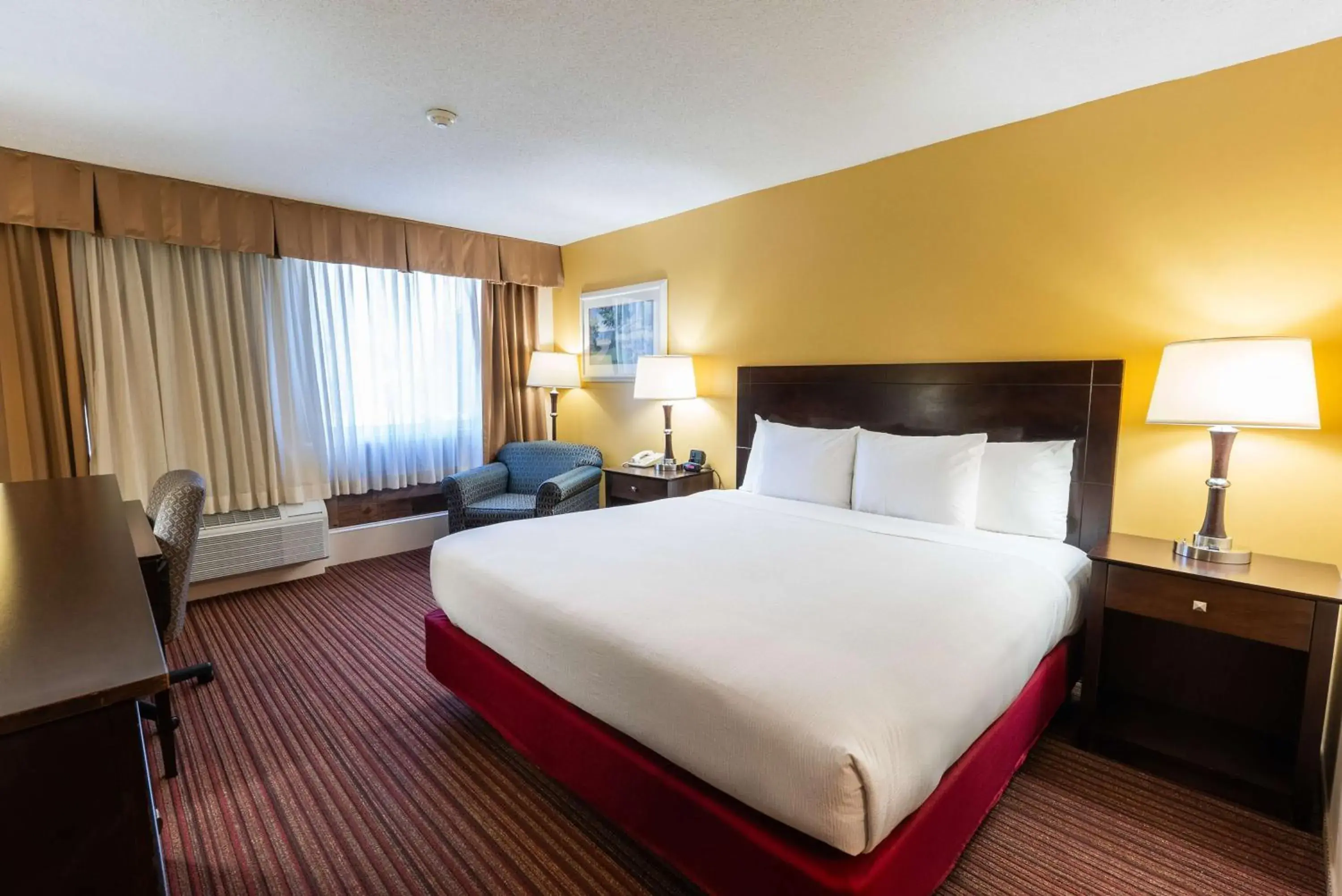 King Room in Fireside Inn & Suites Portland King Room in Fireside Inn & Suites Portland