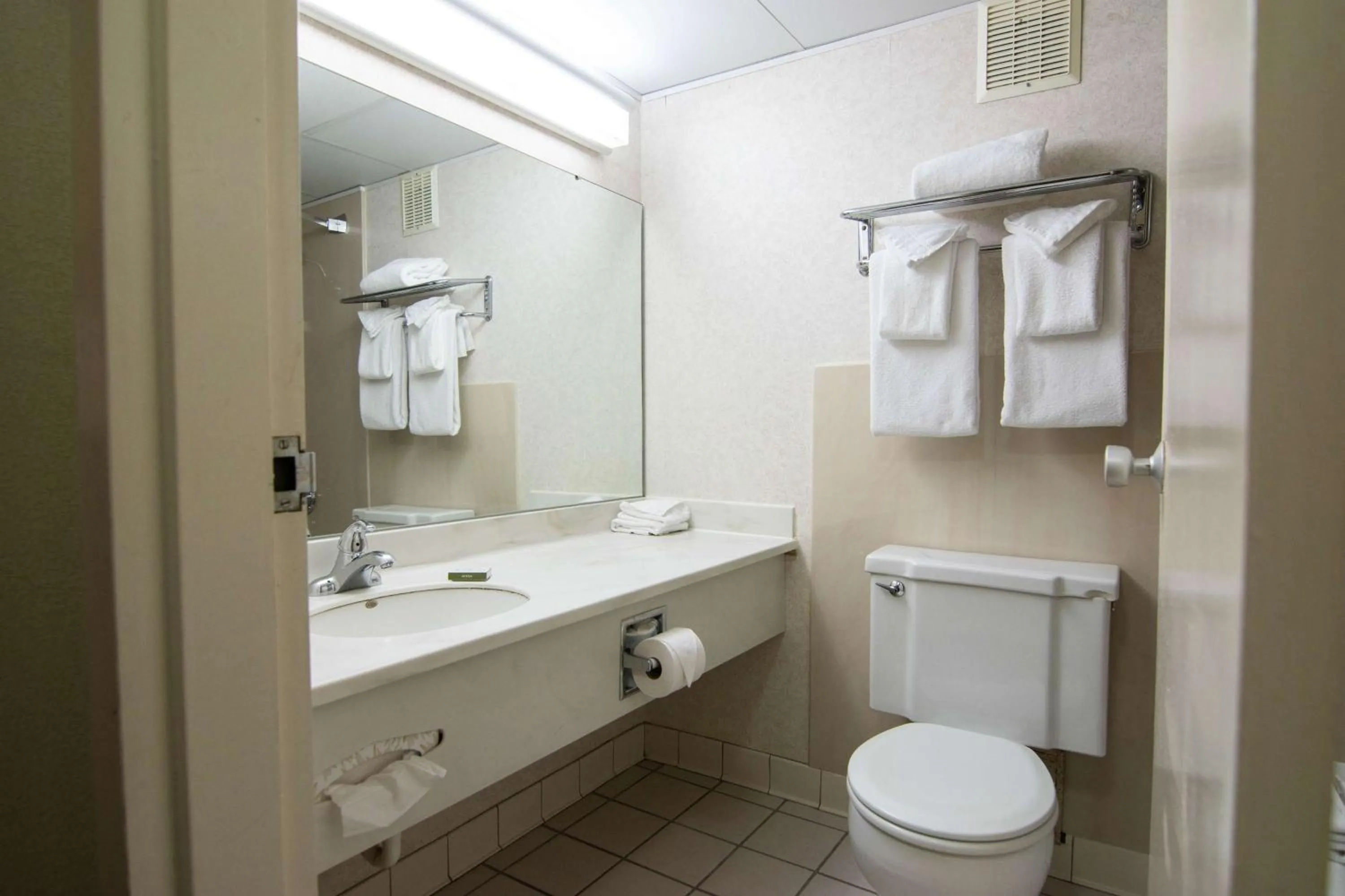 Bathroom in Fireside Inn & Suites Portland