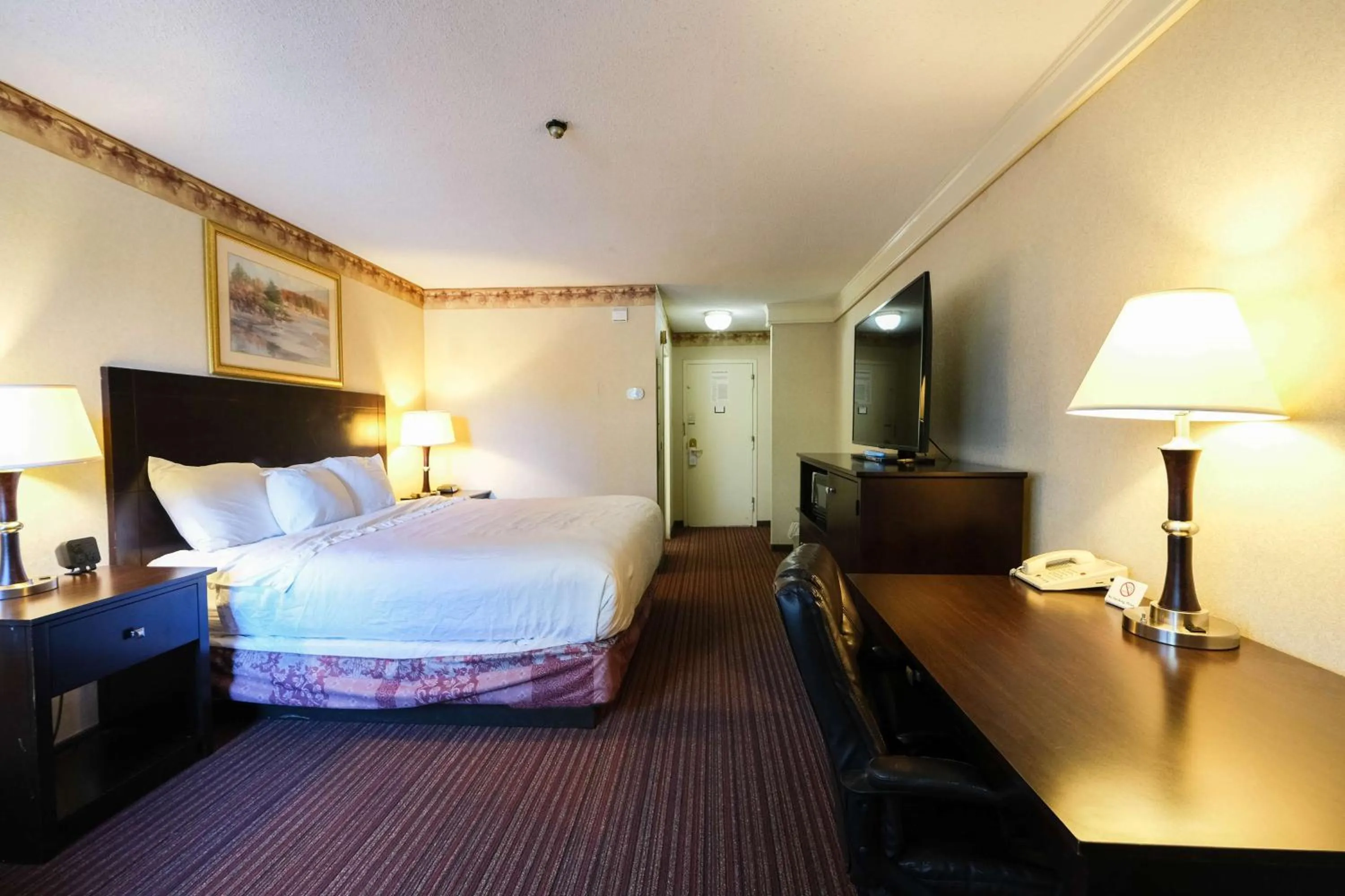 Bedroom, Bed in Fireside Inn & Suites Portland