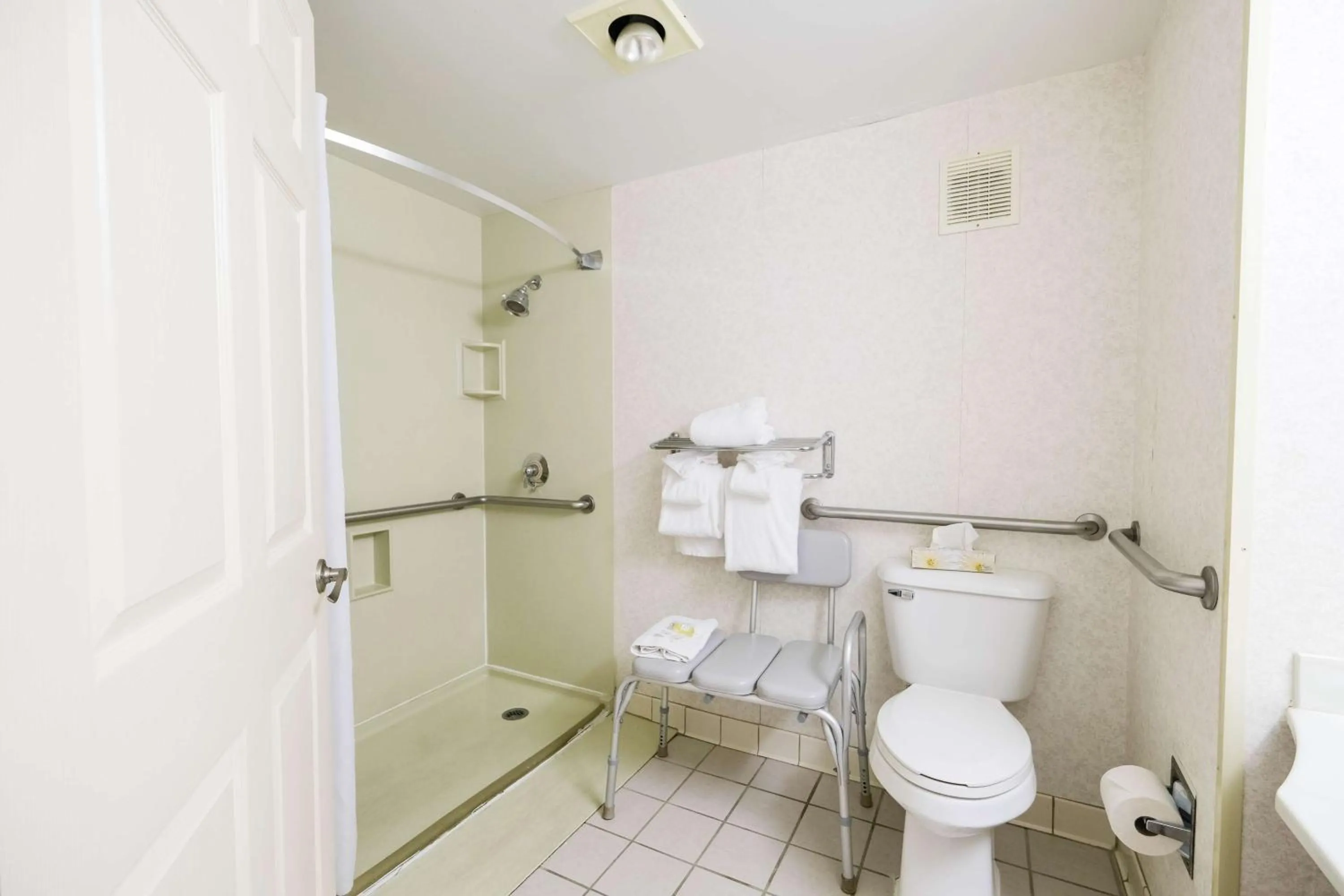 Bathroom in Fireside Inn & Suites Portland