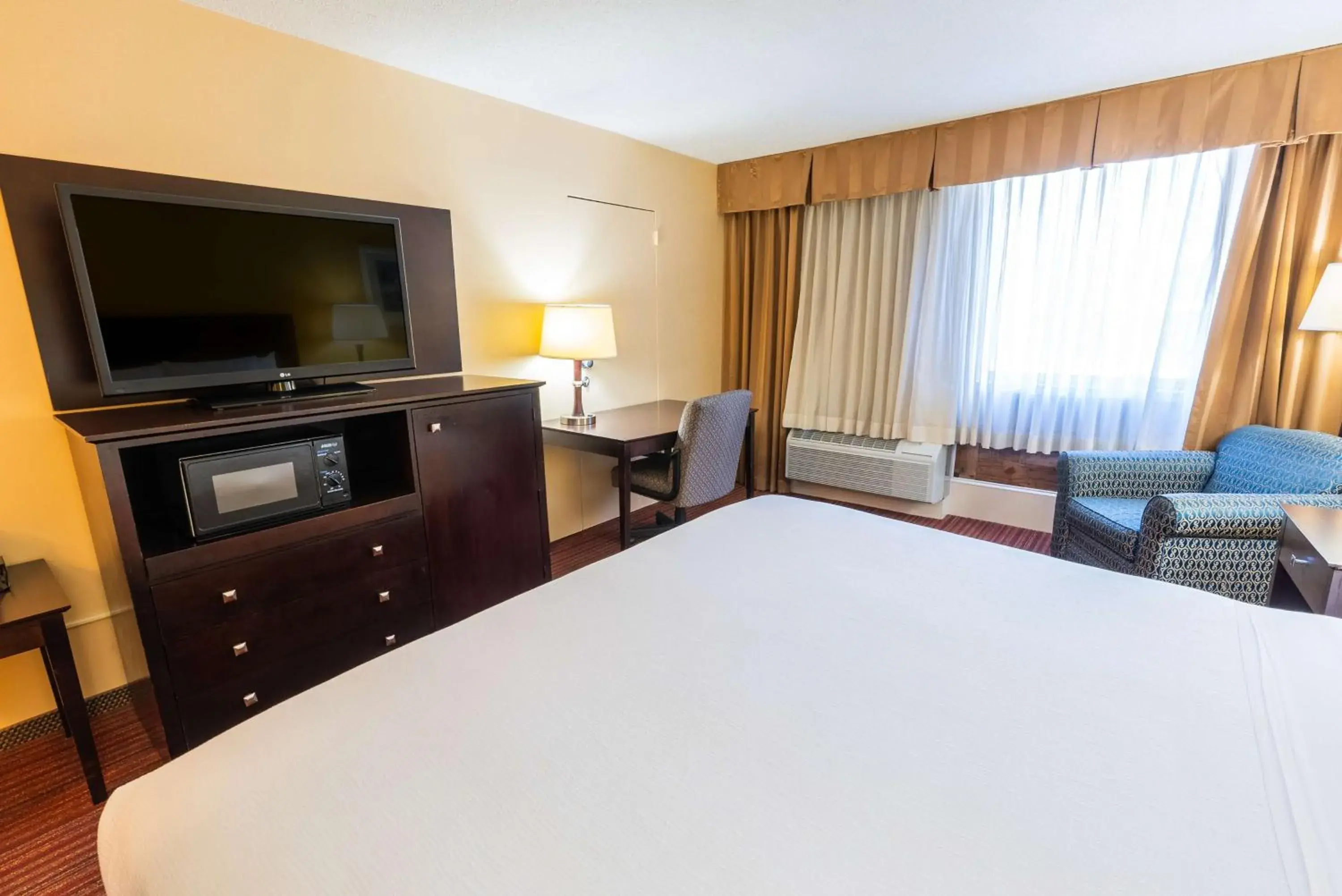 Bedroom, Bed in Fireside Inn & Suites Portland Bedroom, Bed in Fireside Inn & Suites Portland