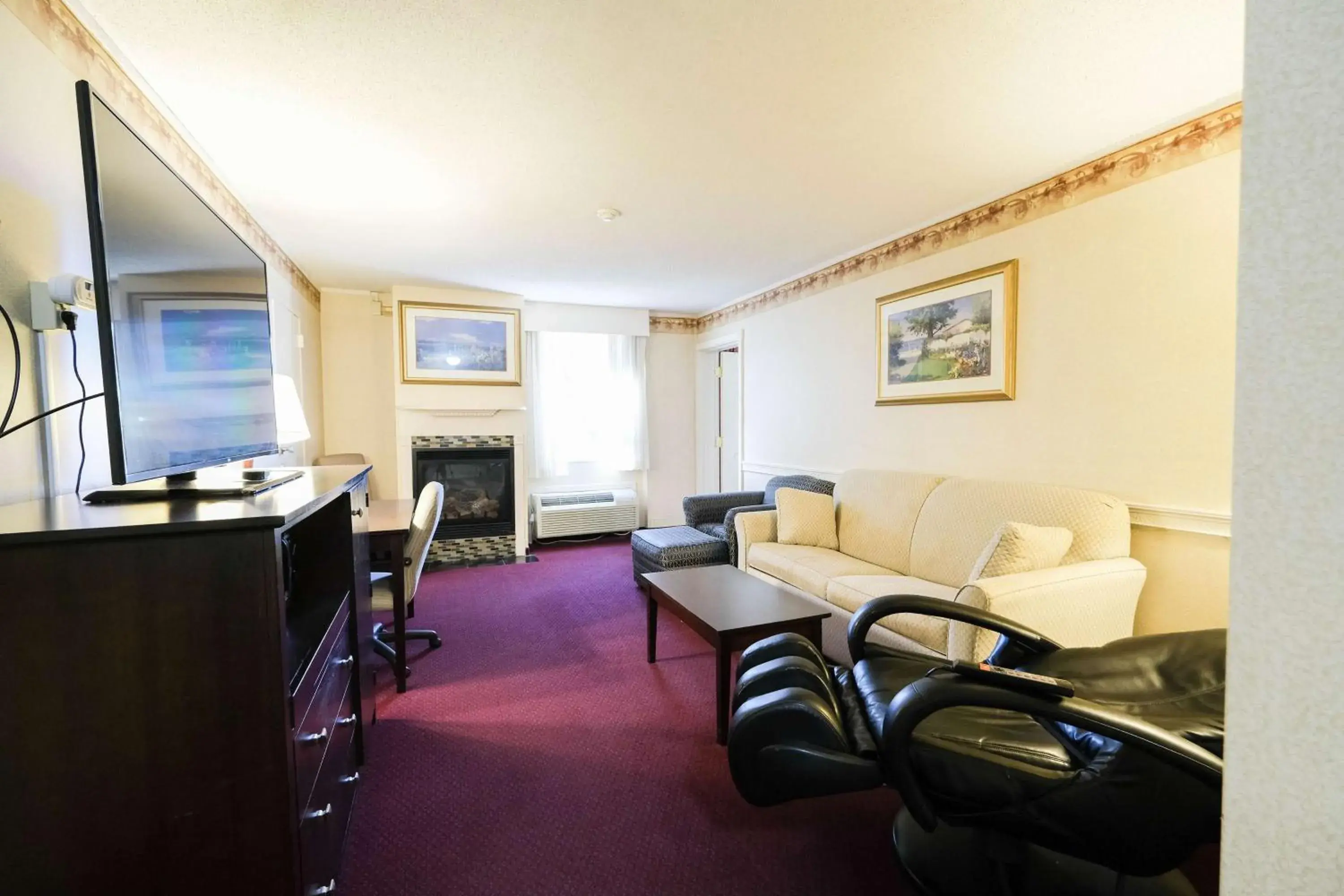 Photo of the whole room in Fireside Inn & Suites Portland Photo of the whole room in Fireside Inn & Suites Portland