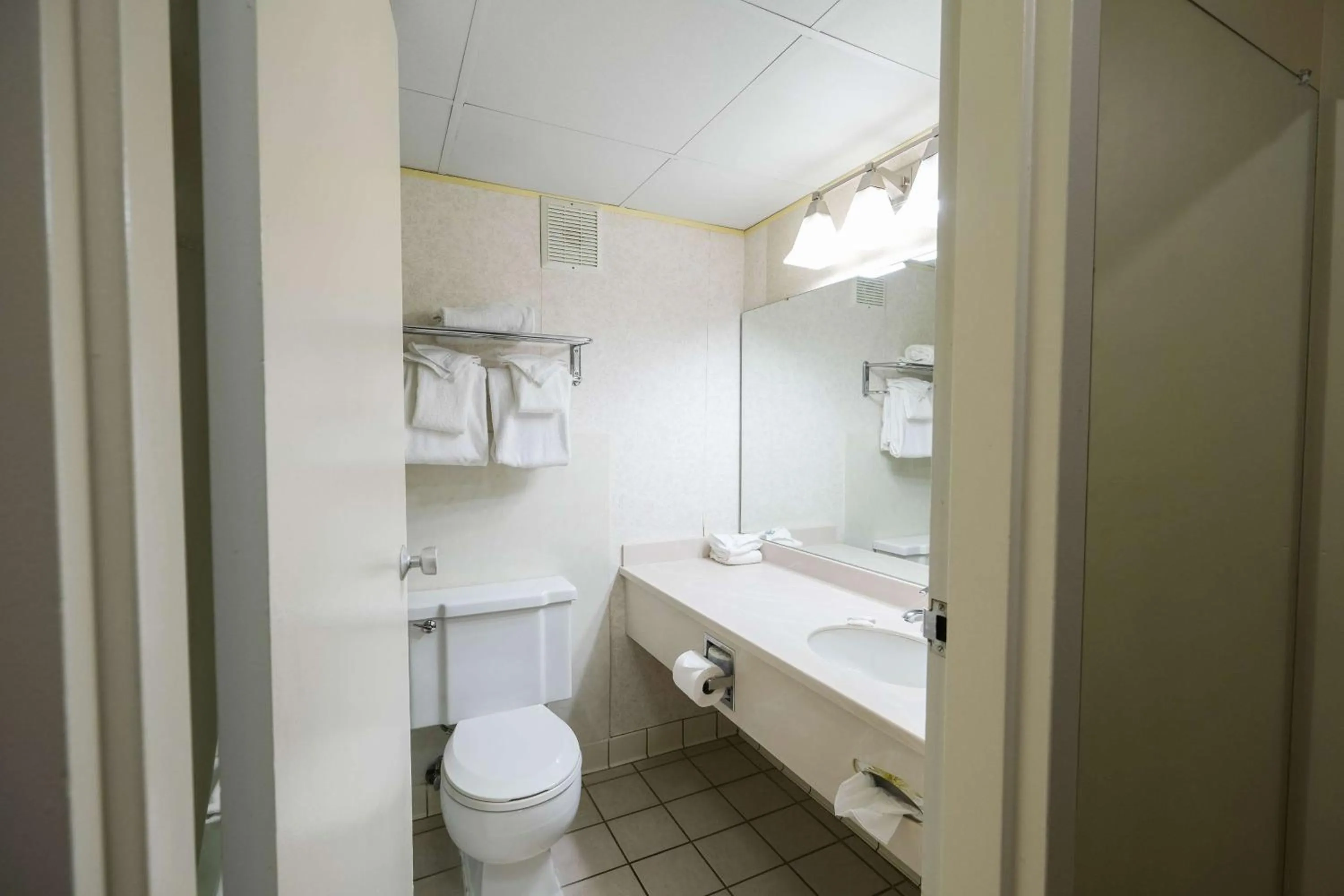 Bathroom in Fireside Inn & Suites Portland