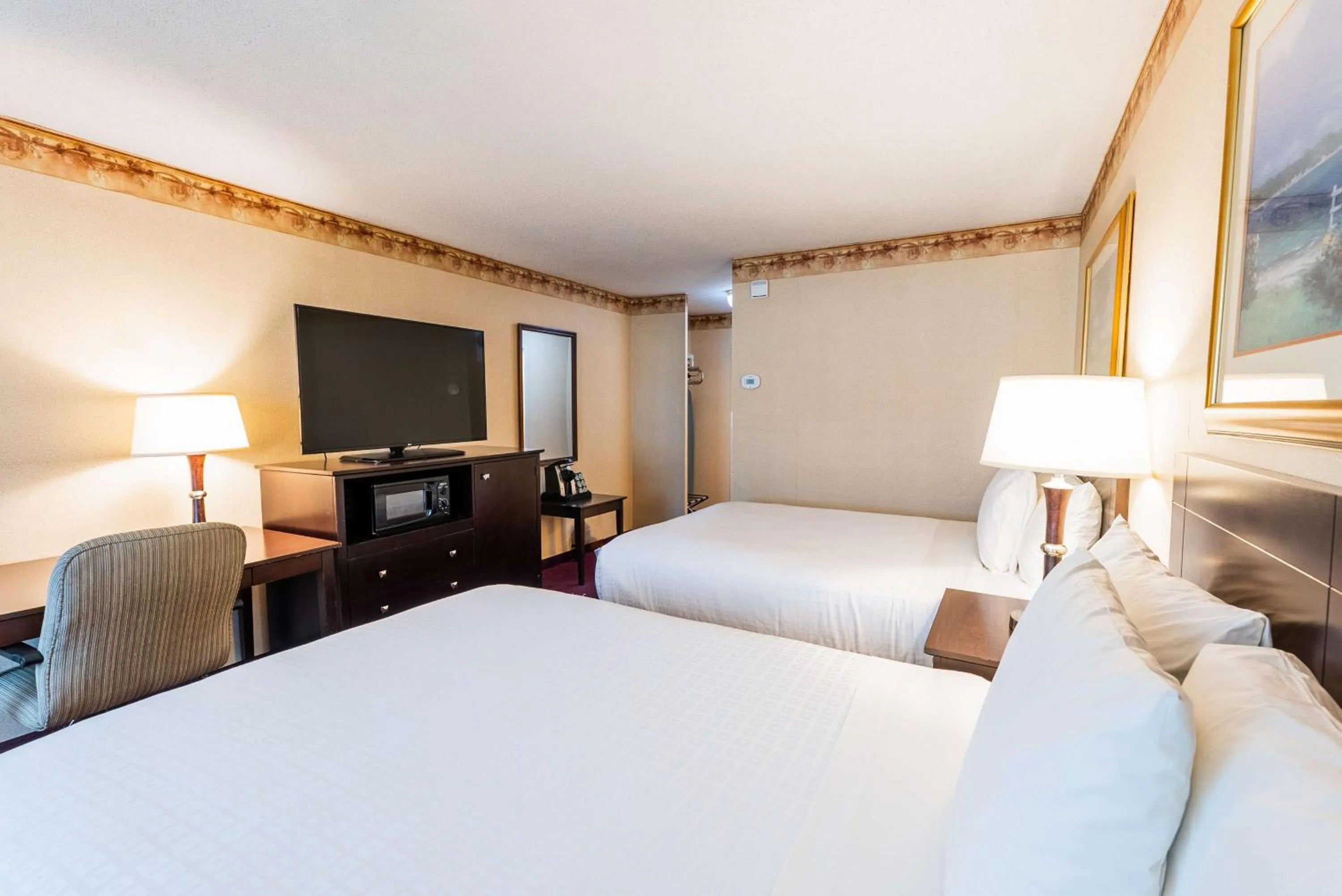 Bedroom, Bed in Fireside Inn & Suites Portland