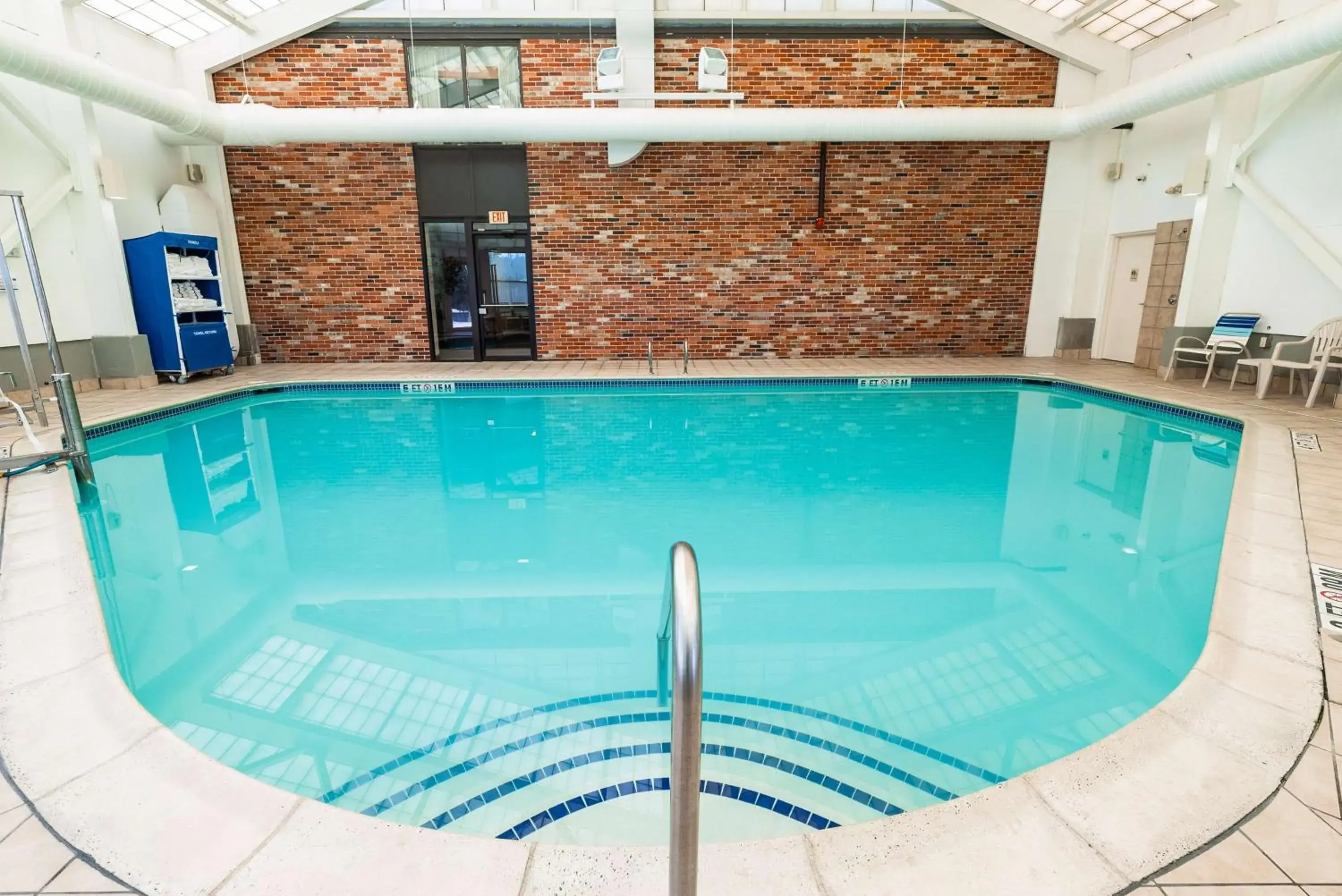 Pool view in Fireside Inn & Suites Portland Pool view in Fireside Inn & Suites Portland