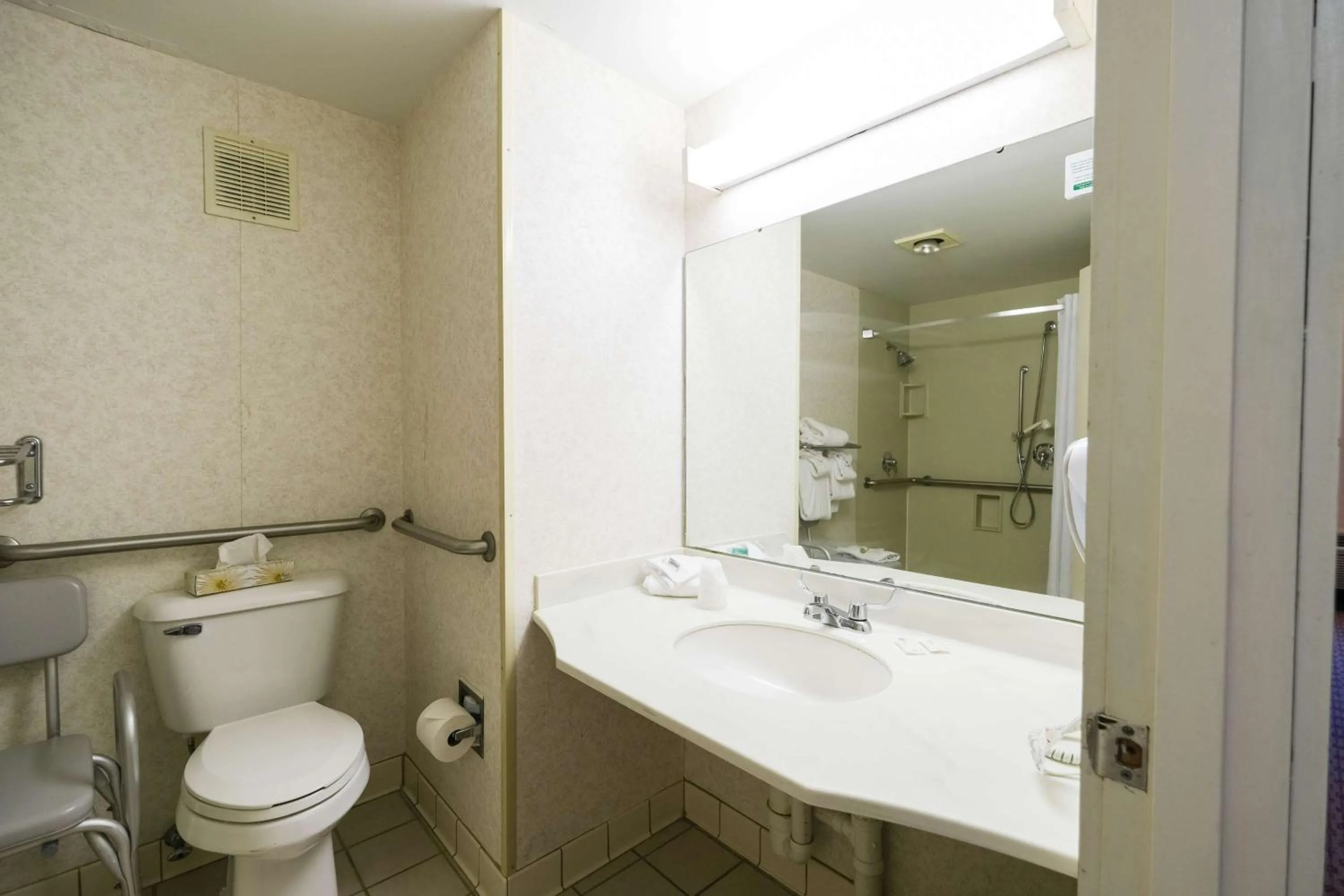 Bathroom in Fireside Inn & Suites Portland