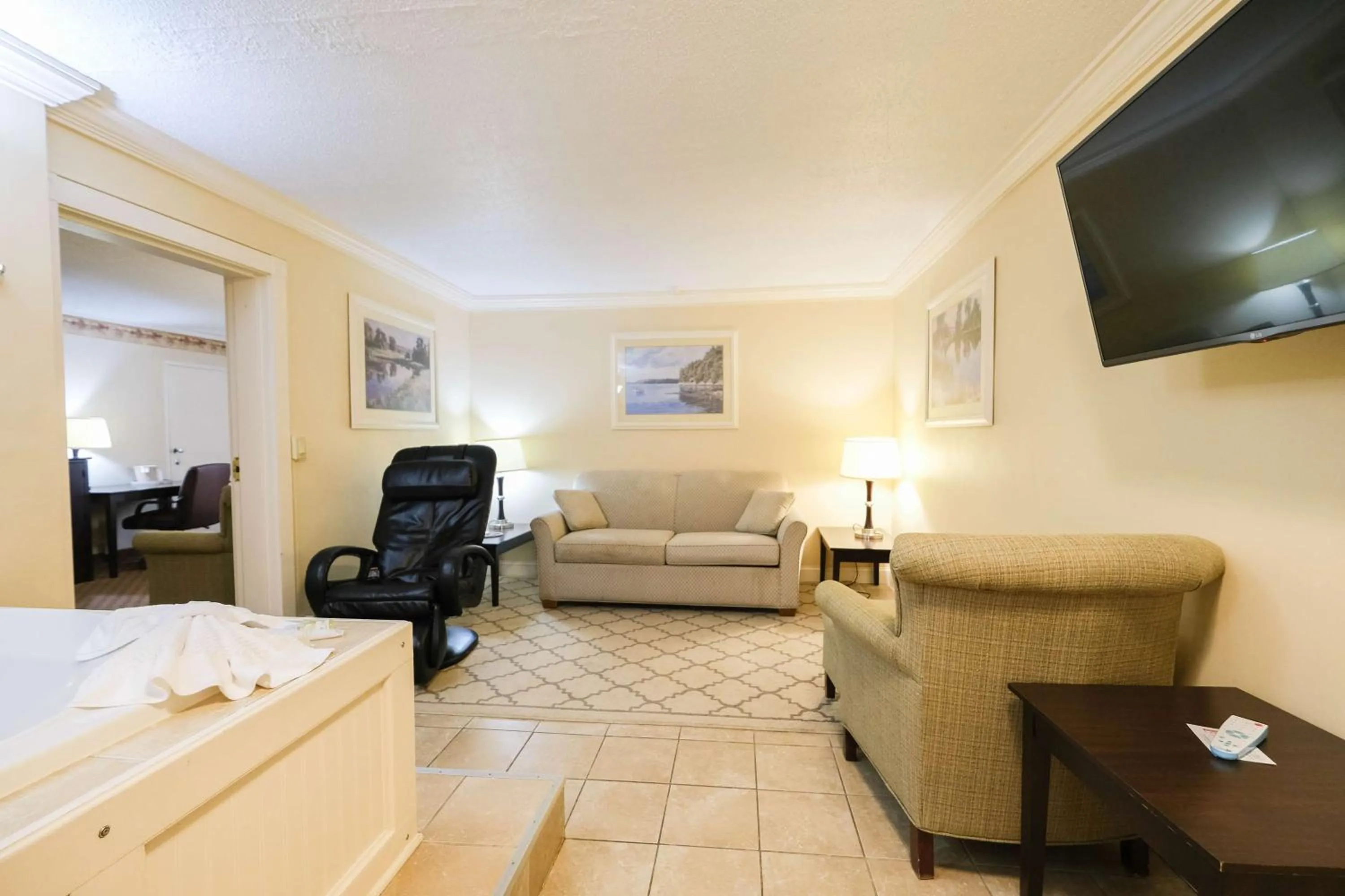 Other, Bed in Fireside Inn & Suites Portland