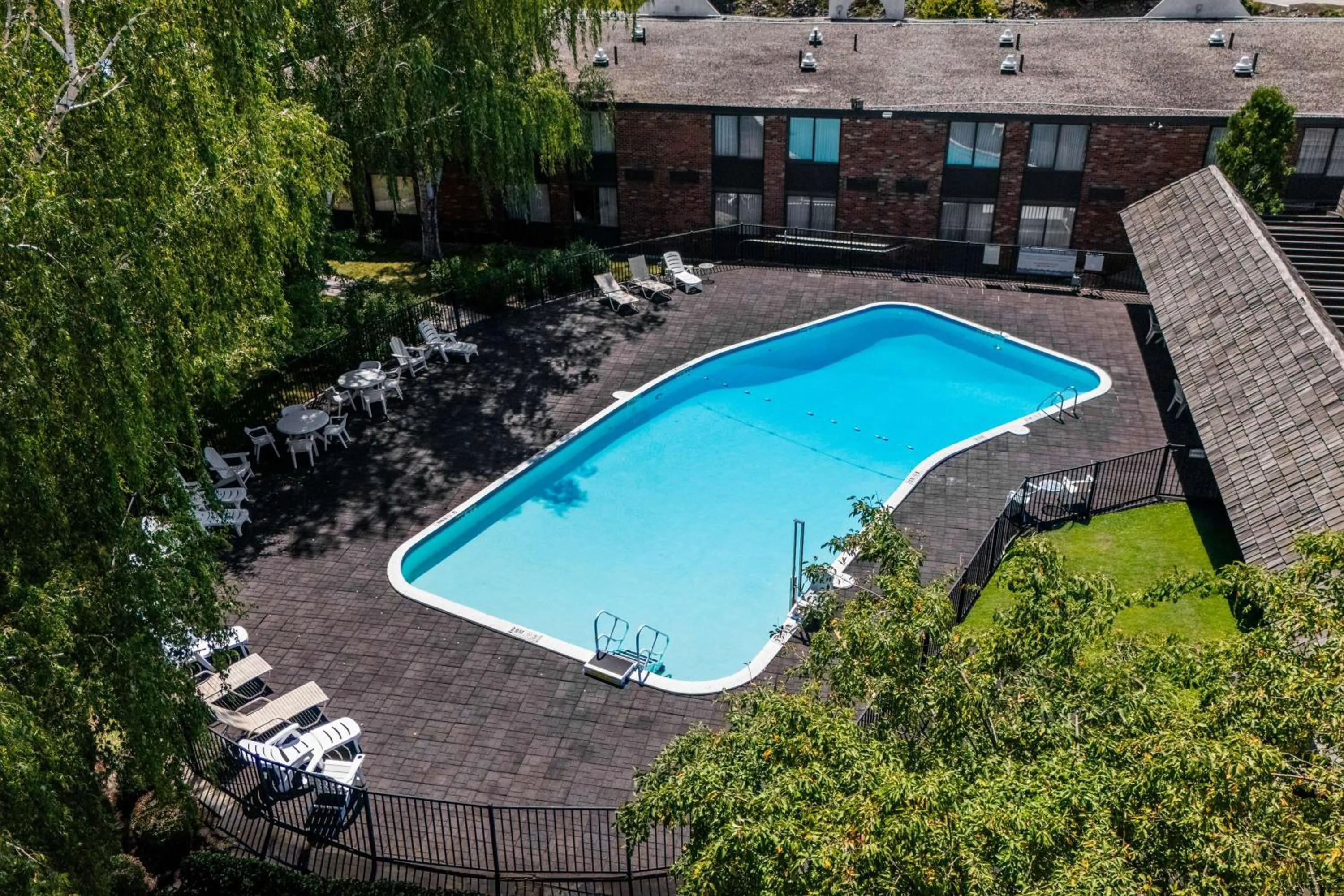 Pool view in Fireside Inn & Suites Portland