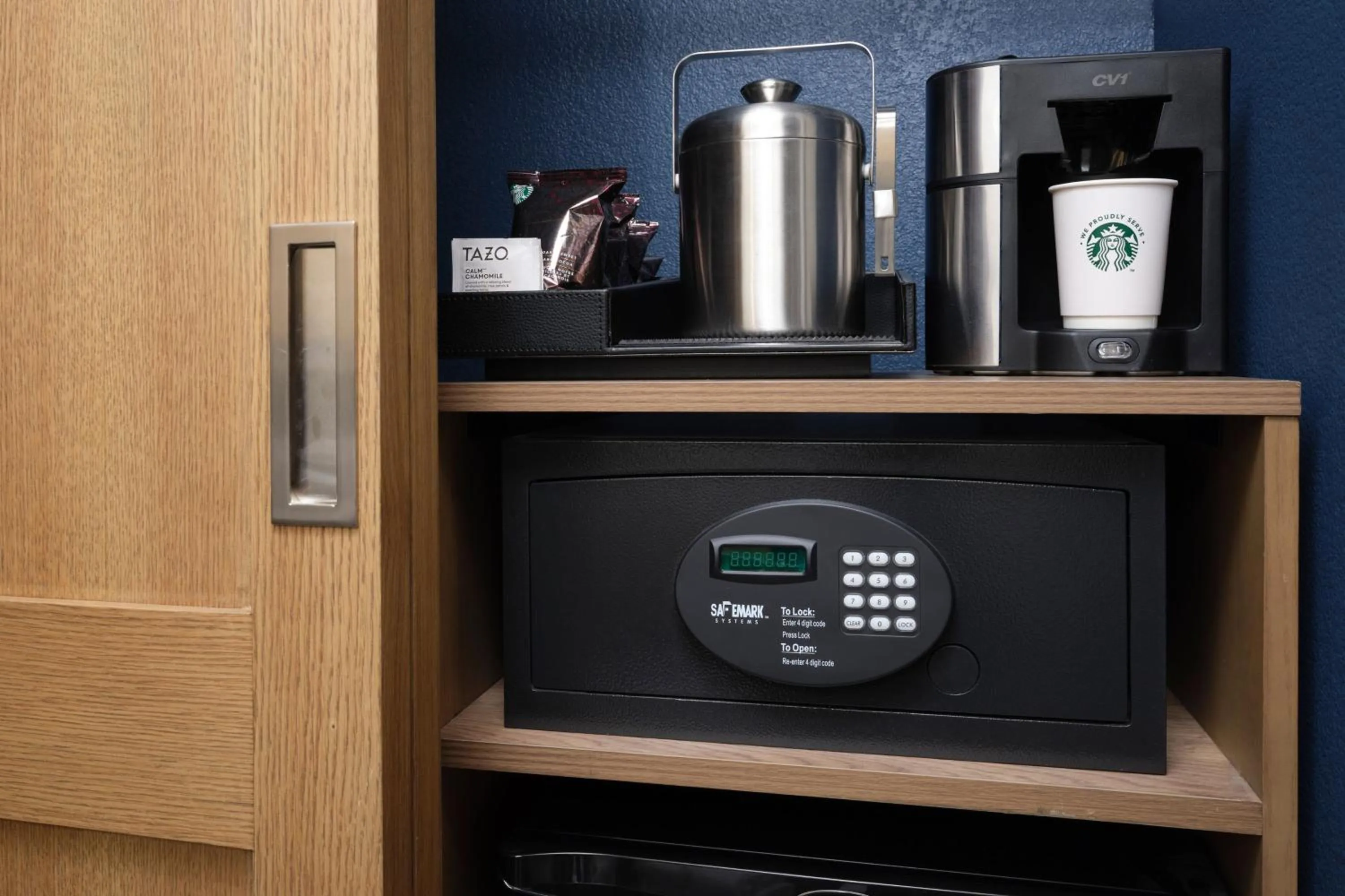 Photo of the whole room in Sheraton Grand Rapids Airport Hotel