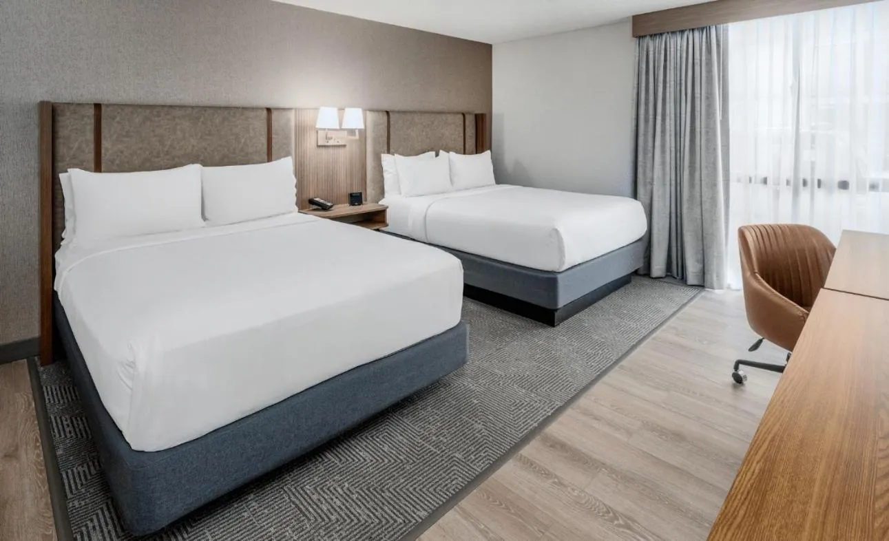 Shower, Bed in Holiday Inn Dublin - Pleasanton by IHG