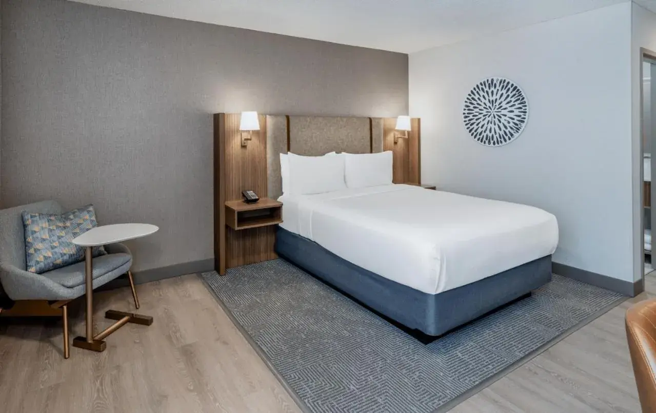 Standard Queen Room - Hearing Accessible in Holiday Inn Dublin - Pleasanton by IHG Standard Queen Room - Hearing Accessible in Holiday Inn Dublin - Pleasanton by IHG