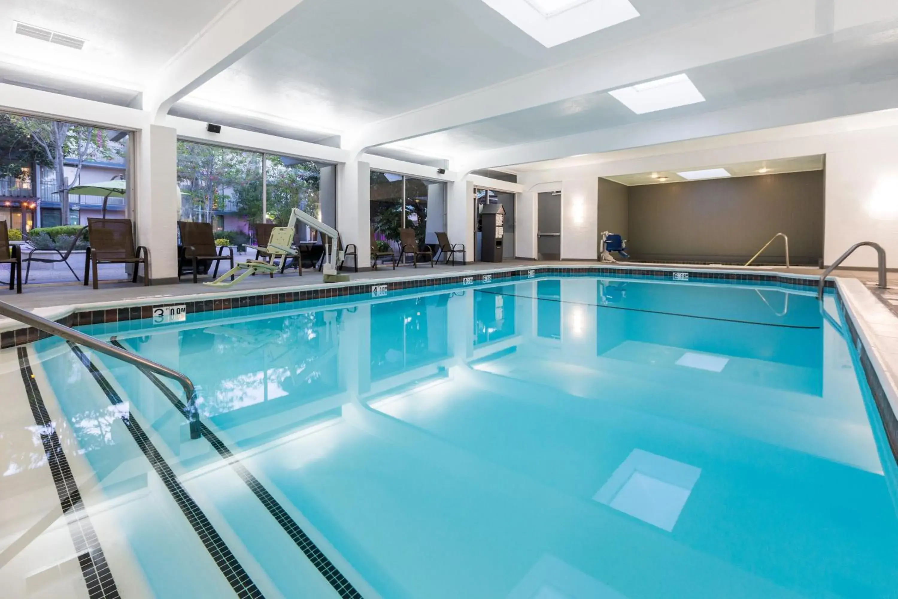 Swimming pool in Holiday Inn Dublin - Pleasanton by IHG Swimming pool in Holiday Inn Dublin - Pleasanton by IHG