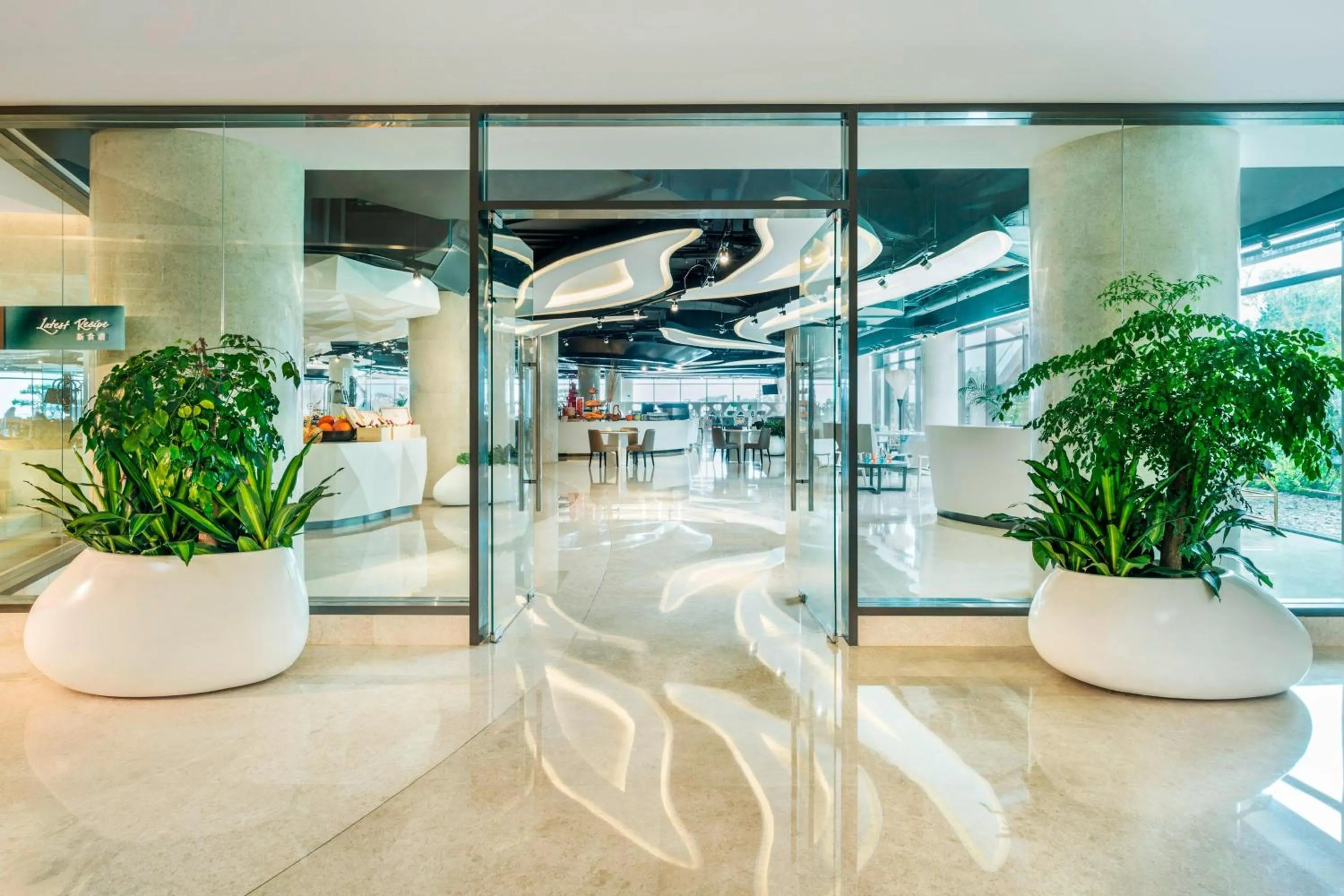 Restaurant/places to eat in Le Meridien Qingdao West Coast