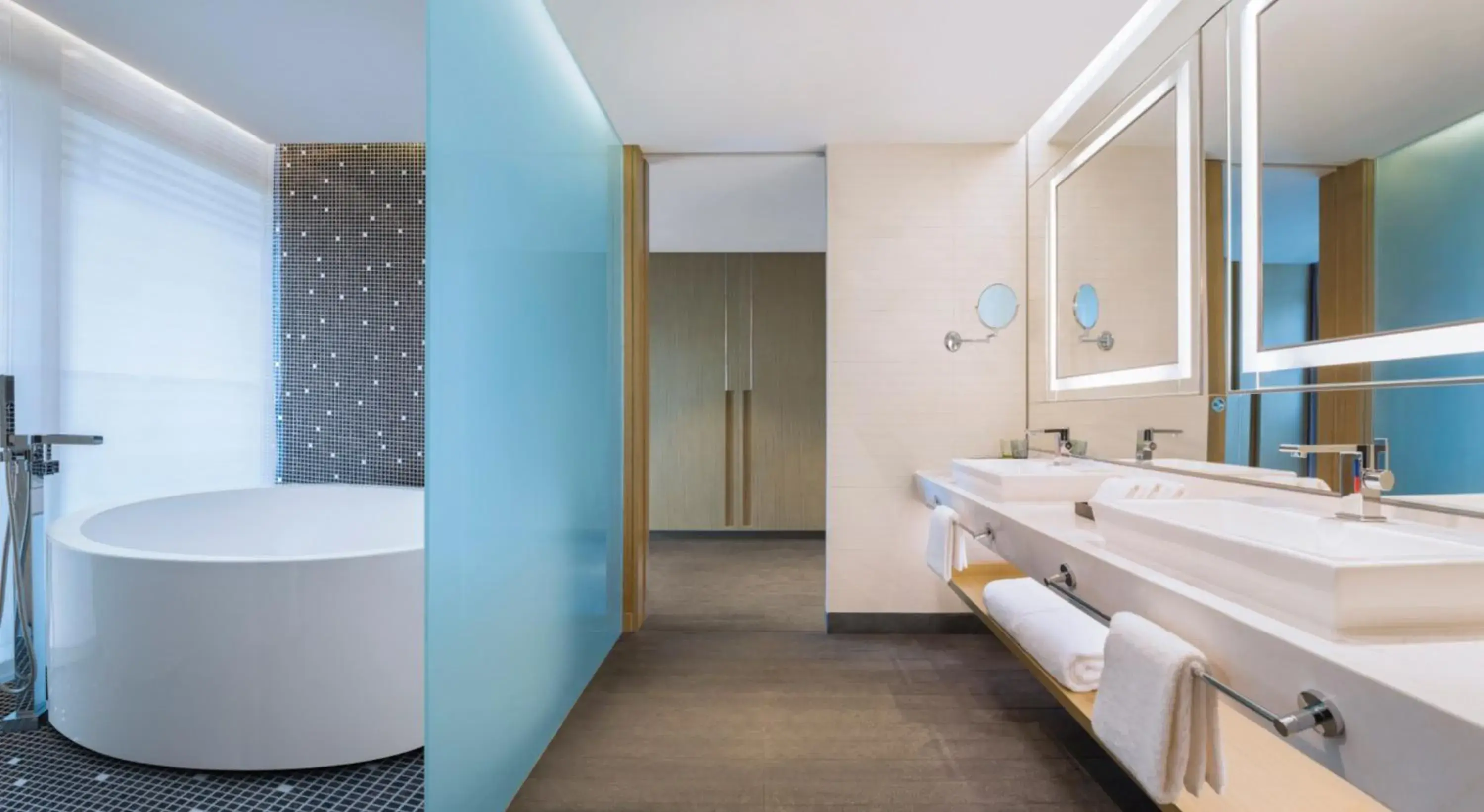 Discovery Seaview Suite, 1 Bedroom Suite, 1 King, Ocean view, Balcony in Le Meridien Qingdao West Coast Discovery Seaview Suite, 1 Bedroom Suite, 1 King, Ocean view, Balcony in Le Meridien Qingdao West Coast