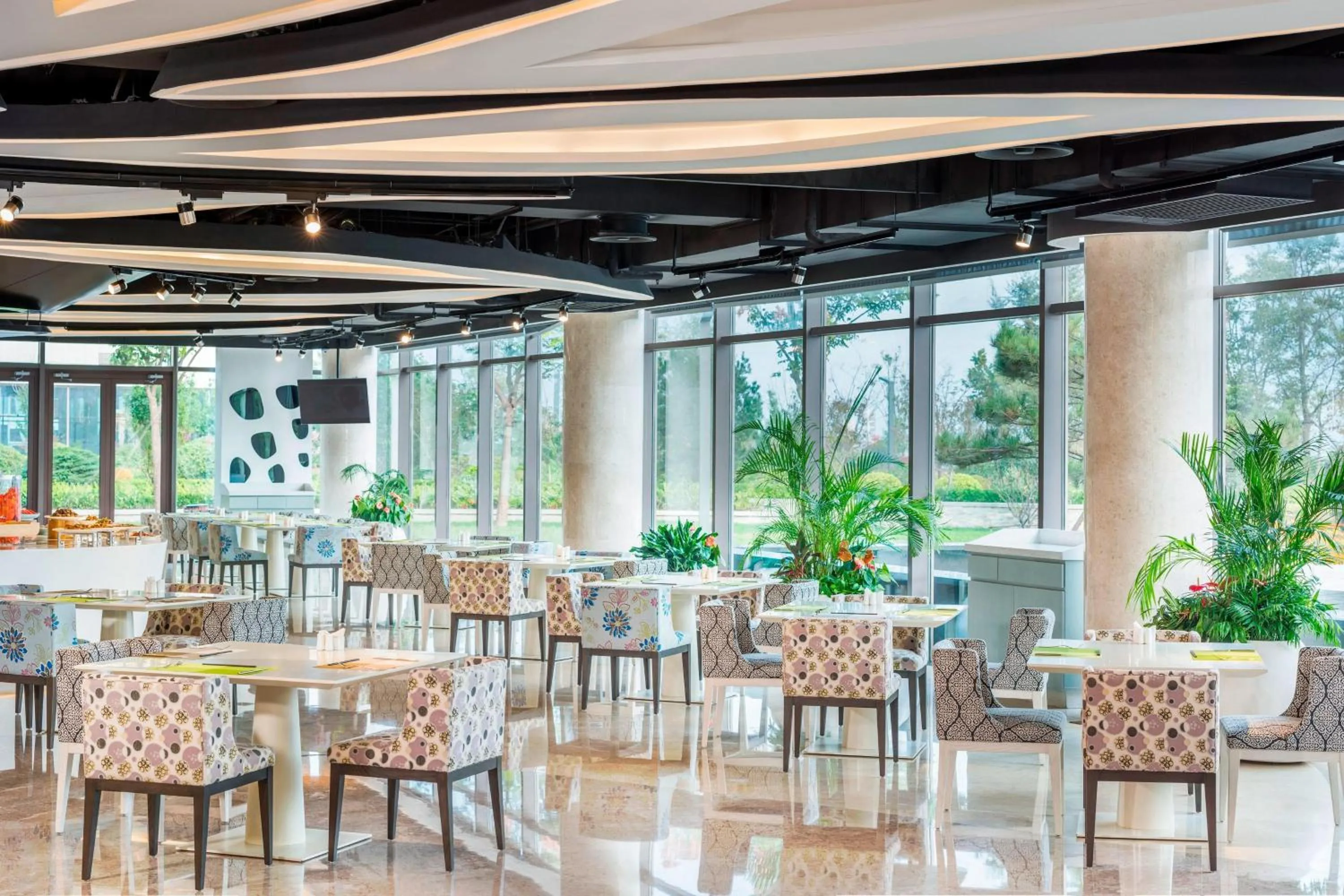 Restaurant/places to eat in Le Meridien Qingdao West Coast