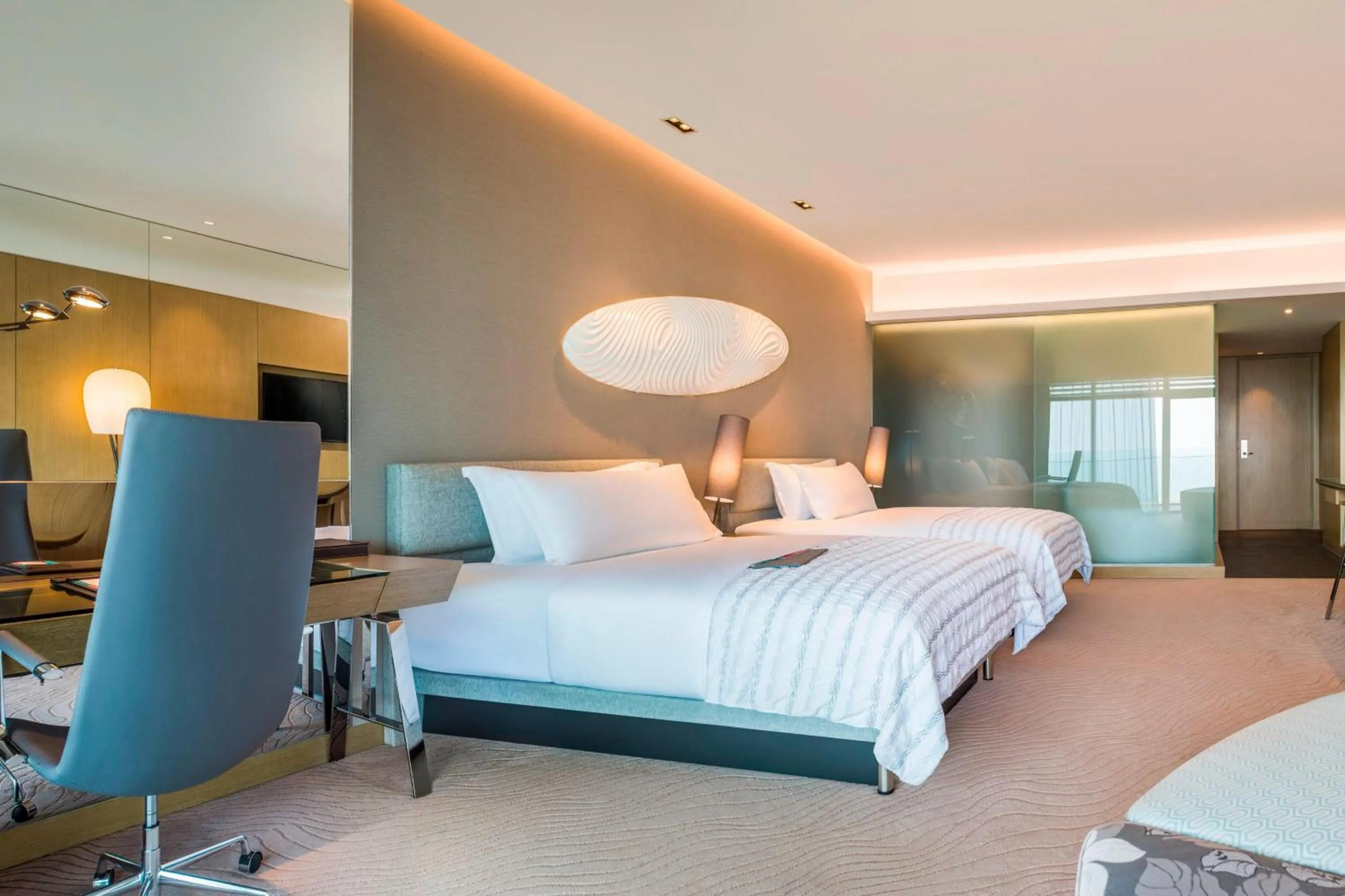 Photo of the whole room, Bed in Le Meridien Qingdao West Coast