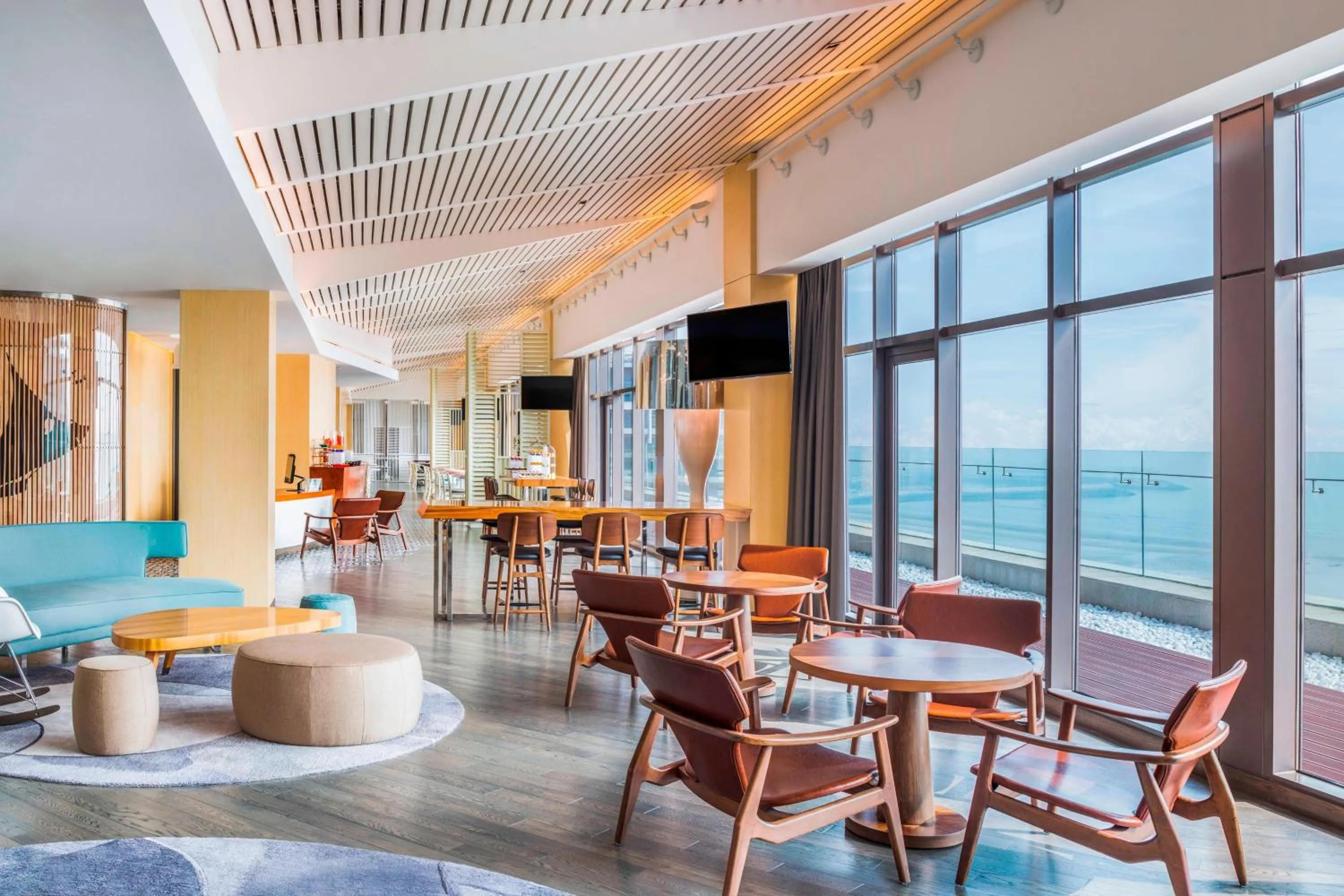 Lounge or bar in Le Meridien Qingdao West Coast
