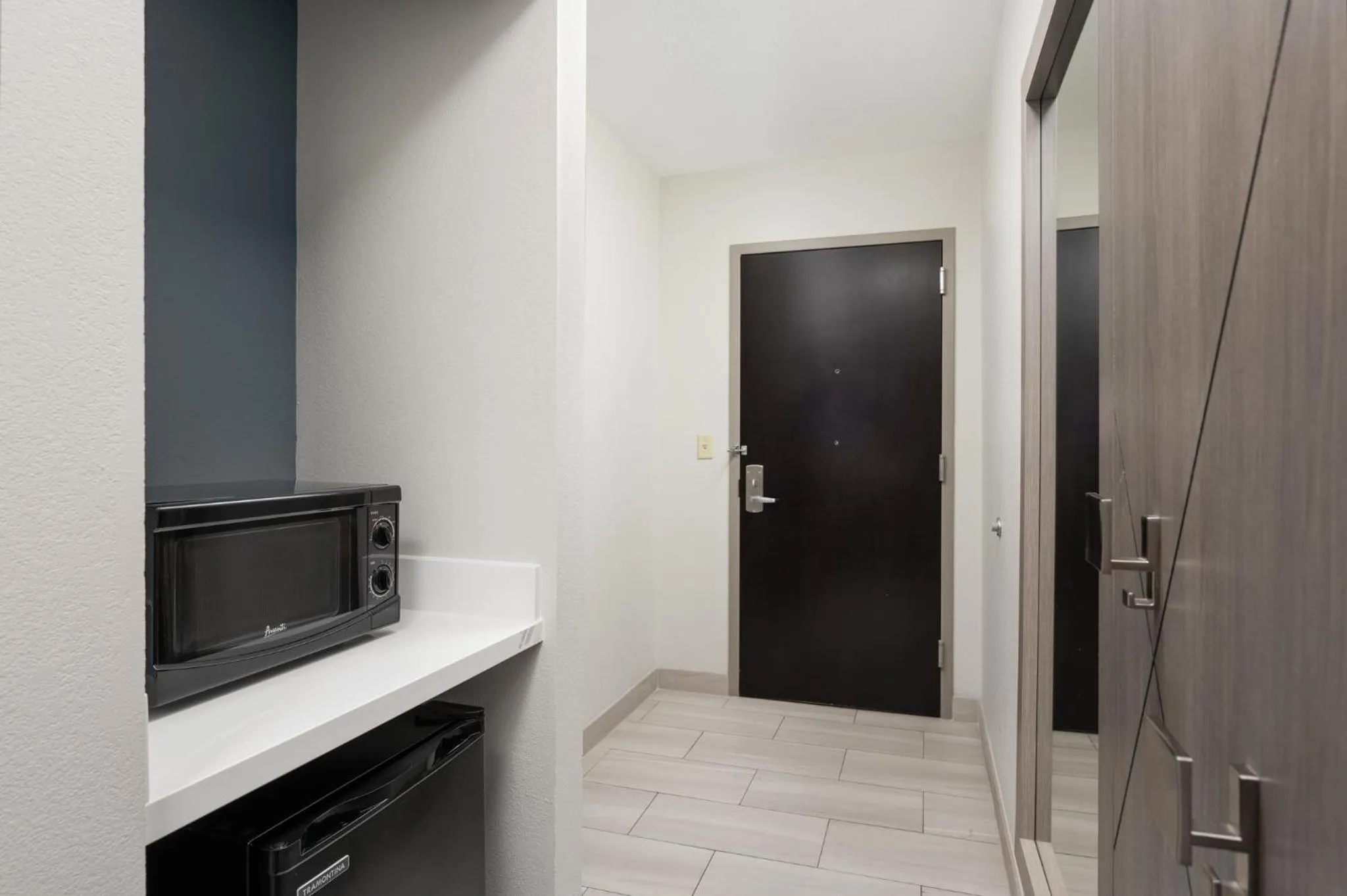 Photo of the whole room in Holiday Inn Express Hotel & Suites Newport South by IHG