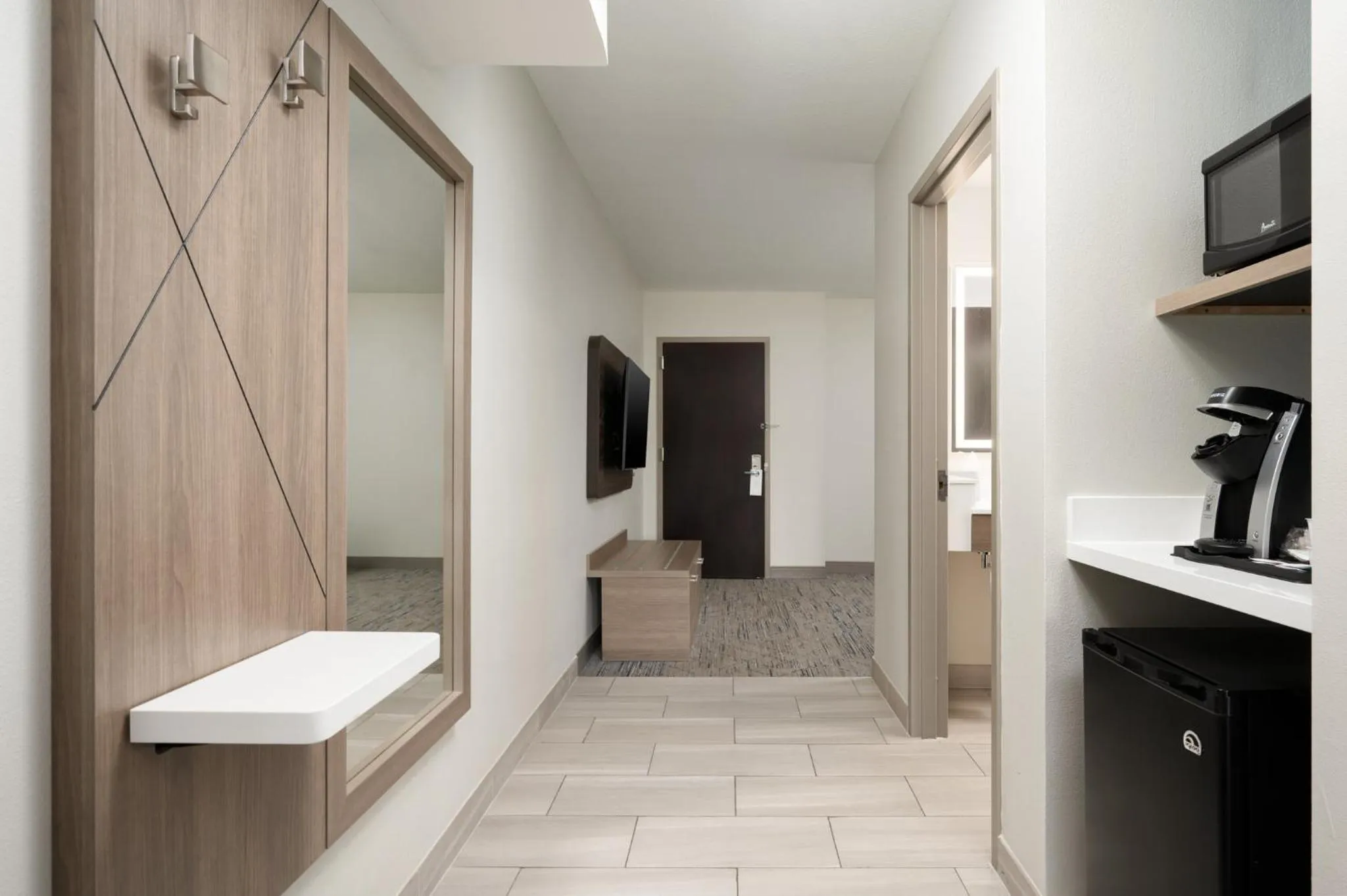 Photo of the whole room in Holiday Inn Express Hotel & Suites Newport South by IHG