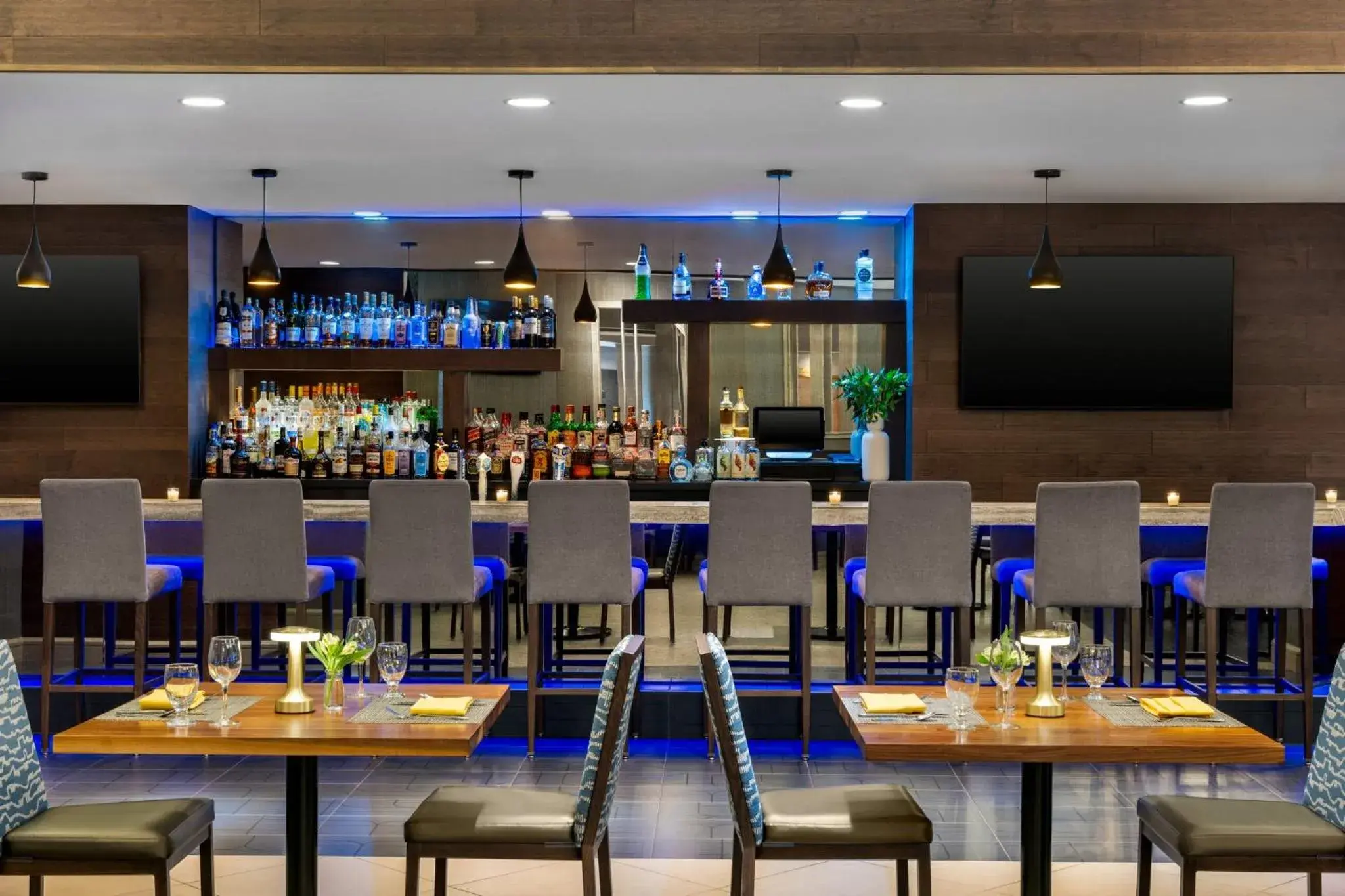 Restaurant/places to eat in Crowne Plaza Edison by IHG Restaurant/places to eat in Crowne Plaza Edison by IHG