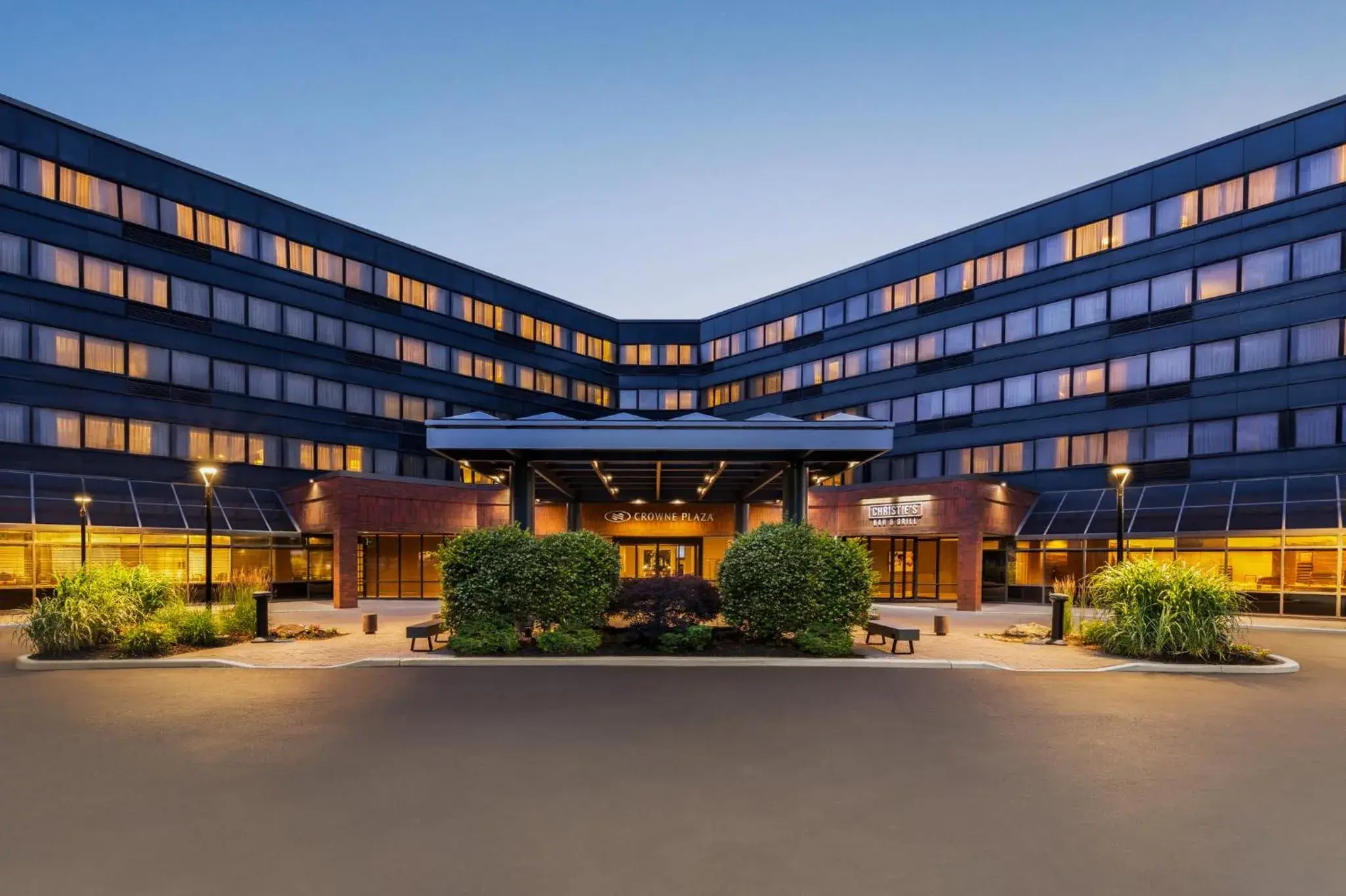 Property building in Crowne Plaza Edison by IHG Property building in Crowne Plaza Edison by IHG