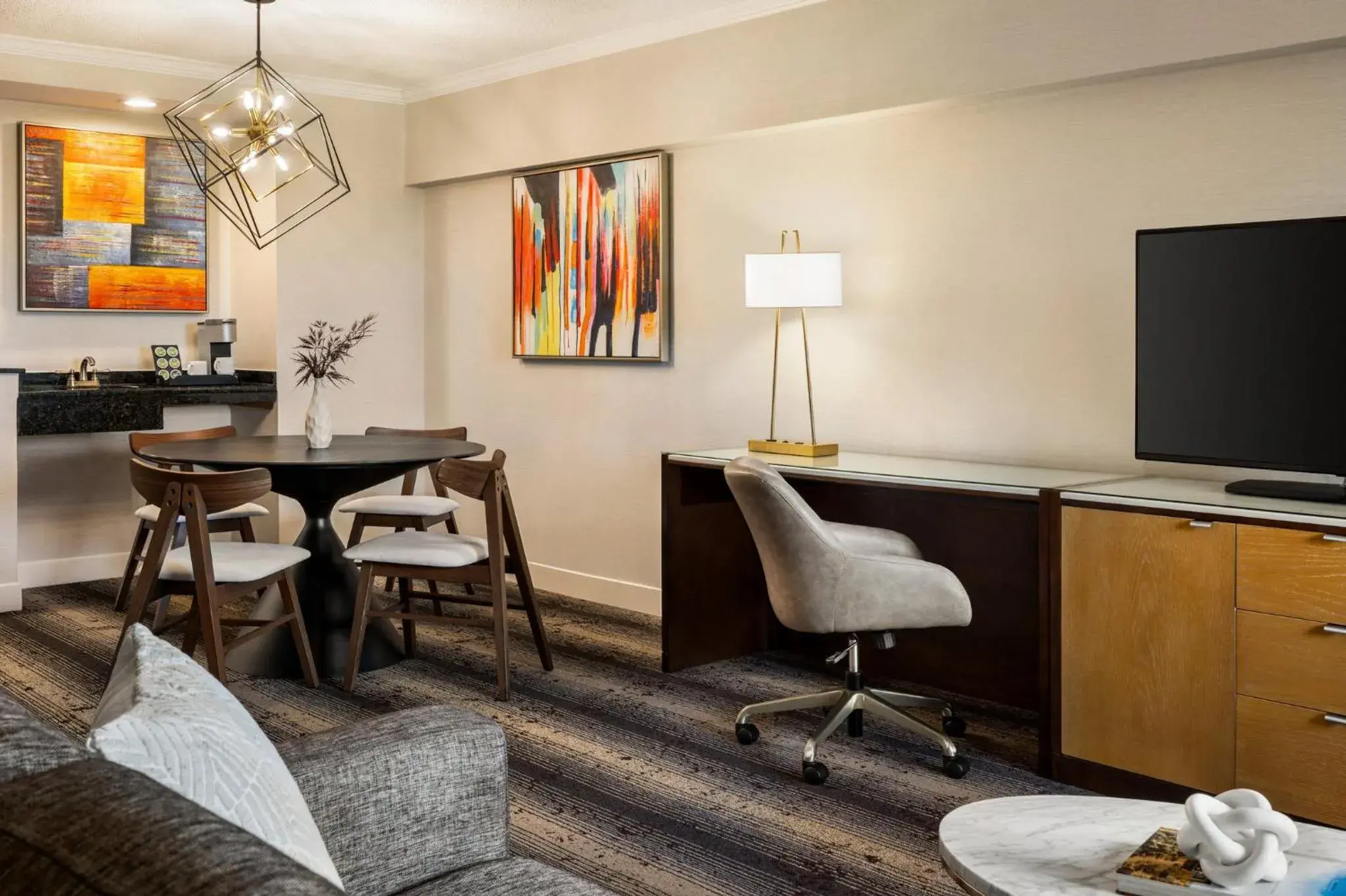 Photo of the whole room in Crowne Plaza Edison by IHG Photo of the whole room in Crowne Plaza Edison by IHG