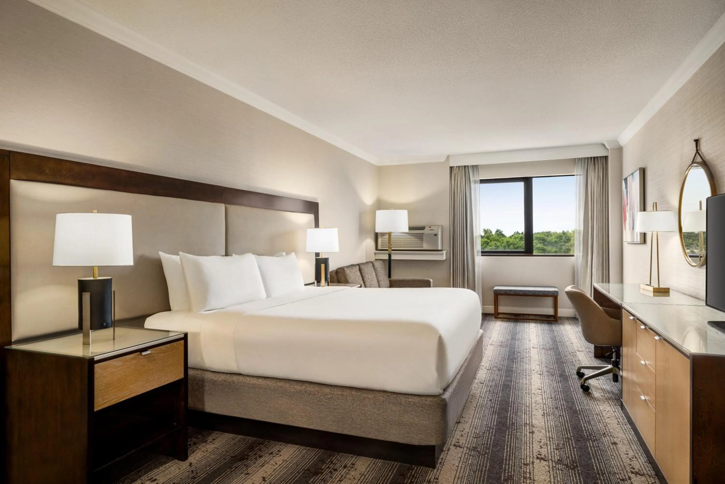 Bedroom, Bed in Crowne Plaza Edison by IHG