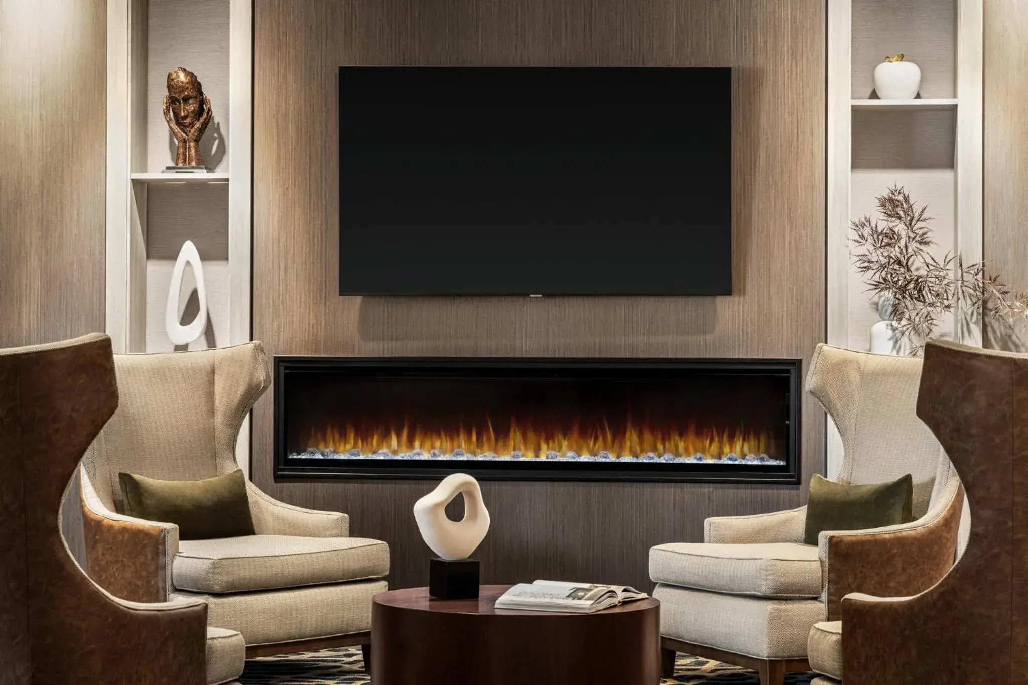 Property building in Crowne Plaza Edison by IHG Property building in Crowne Plaza Edison by IHG