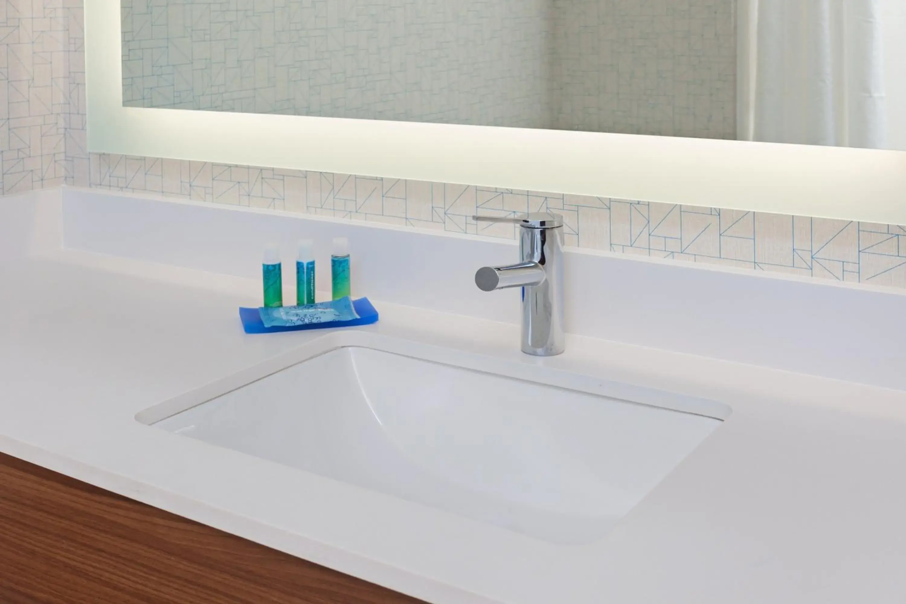 King Room - Mobility Access/Hearing Accessible in Holiday Inn Express Elk Grove West I-5 by IHG King Room - Mobility Access/Hearing Accessible in Holiday Inn Express Elk Grove West I-5 by IHG