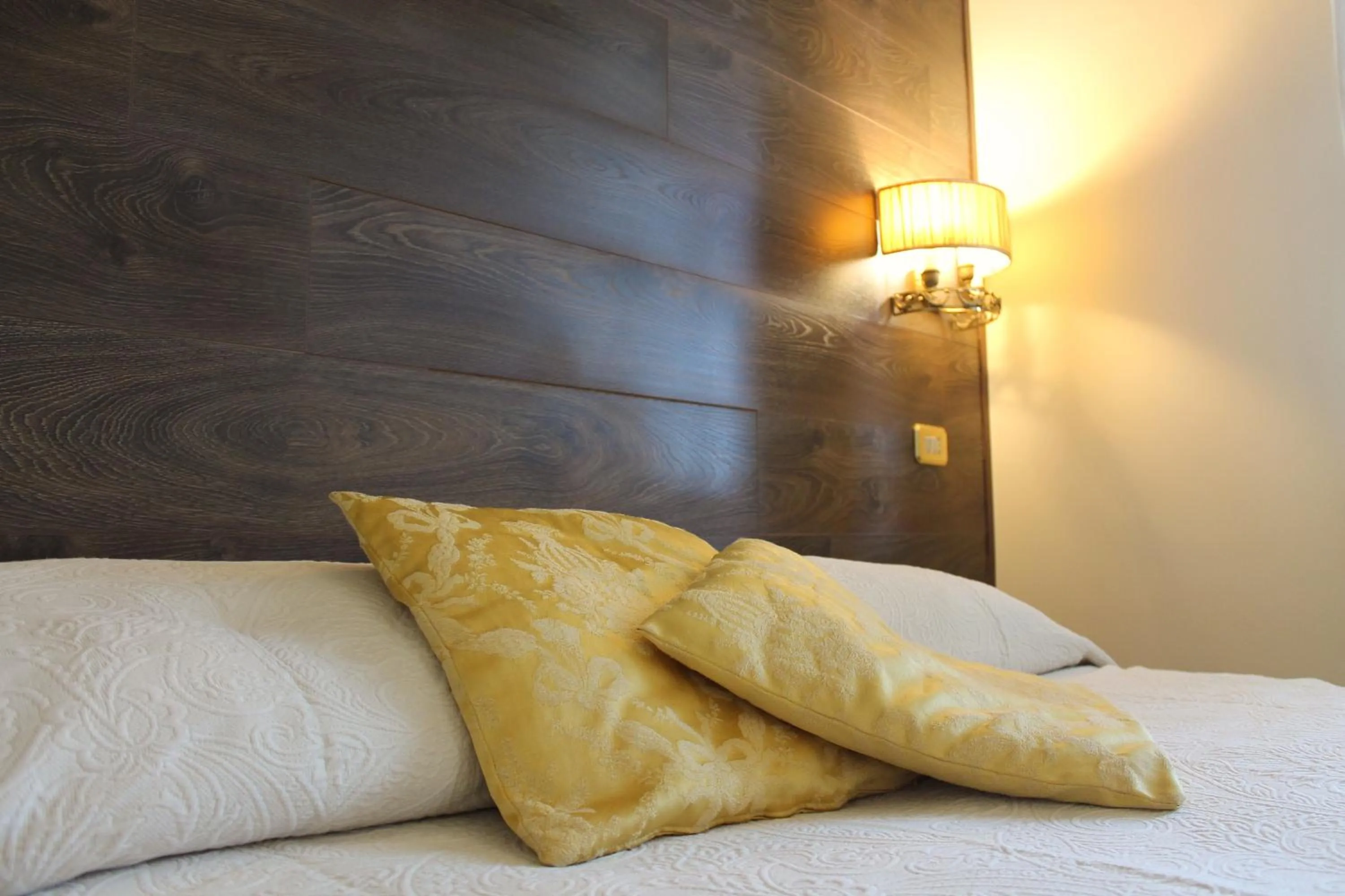 Decorative detail, Bed in La Via del Mare