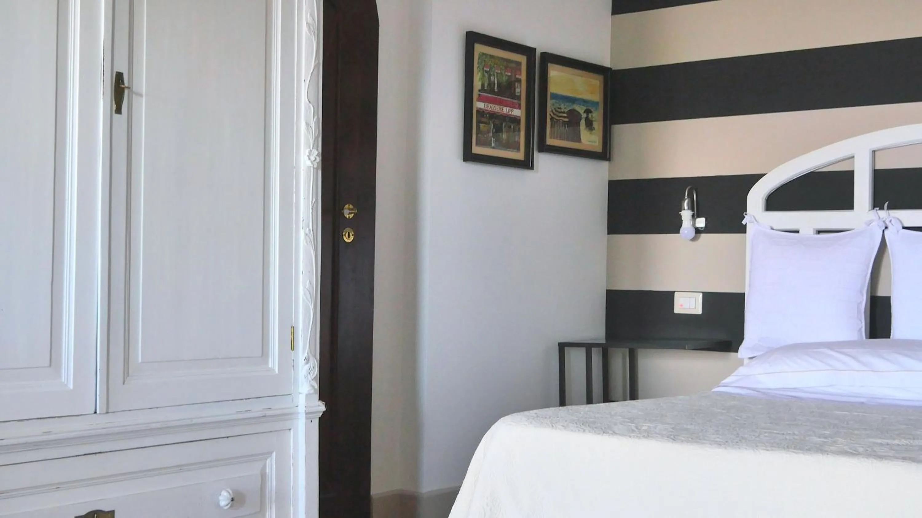 Bathroom, Bed in La Via del Mare