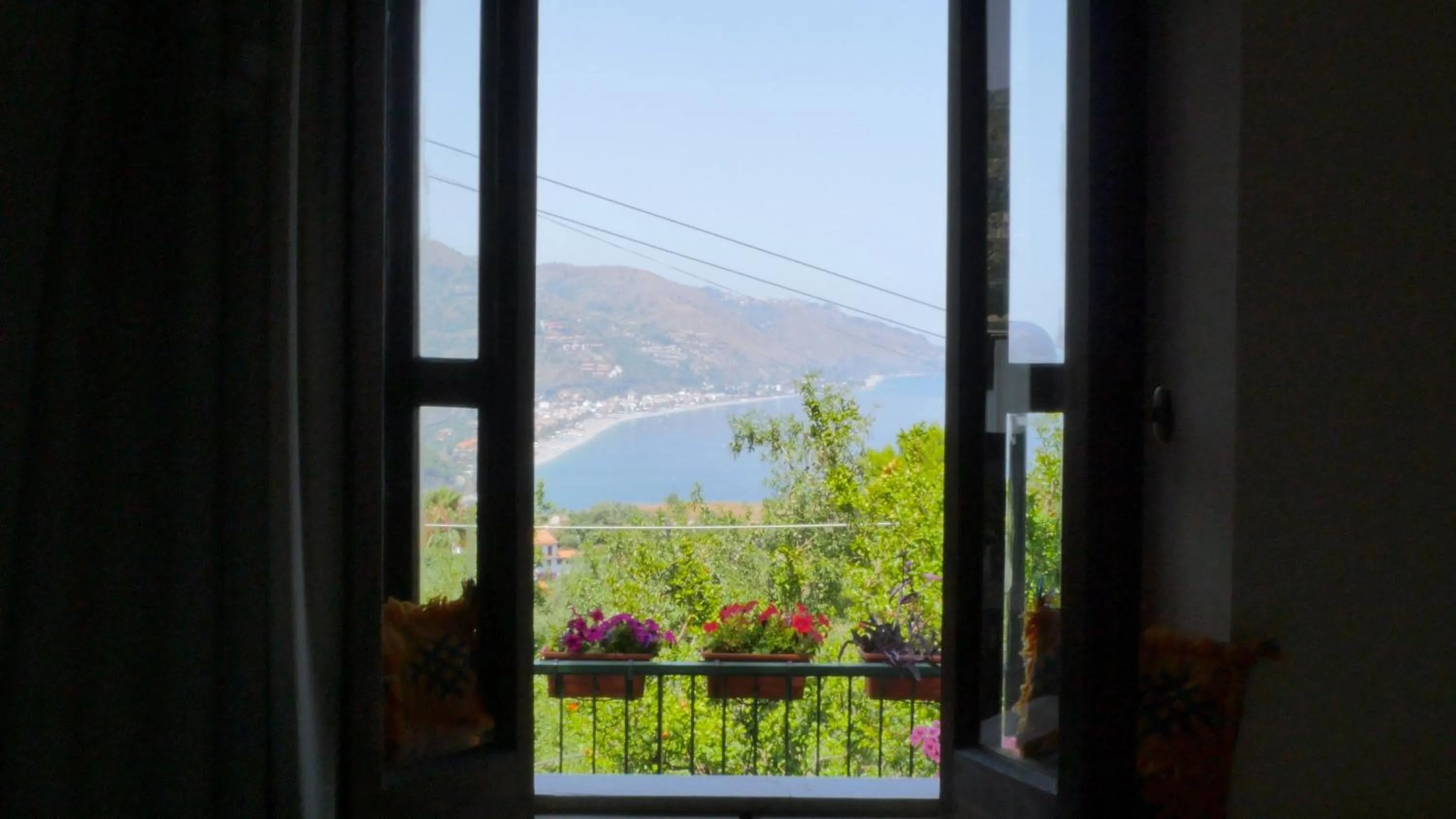 Garden view in La Via del Mare