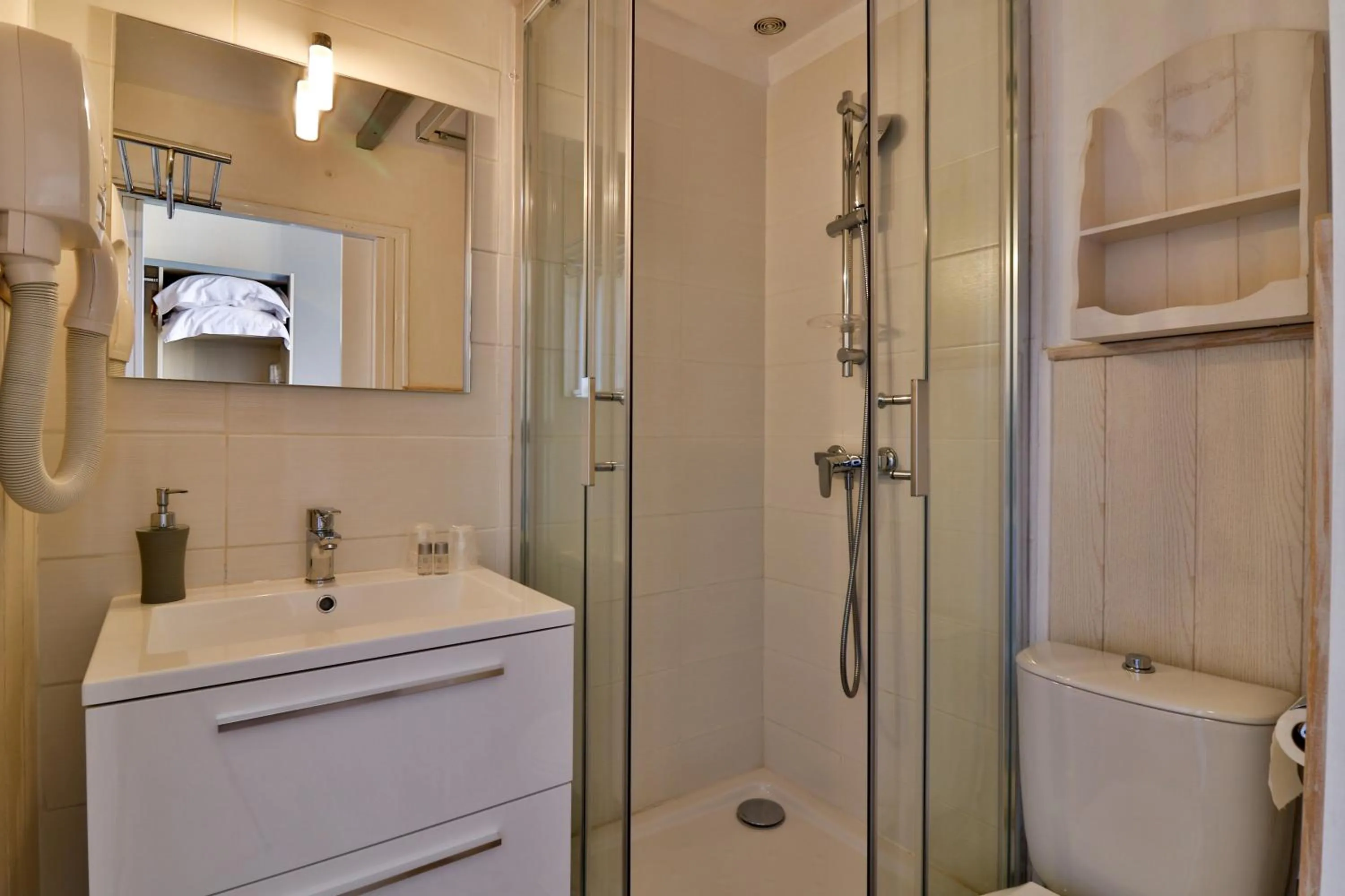 Bathroom in Hotel La Villa Florida