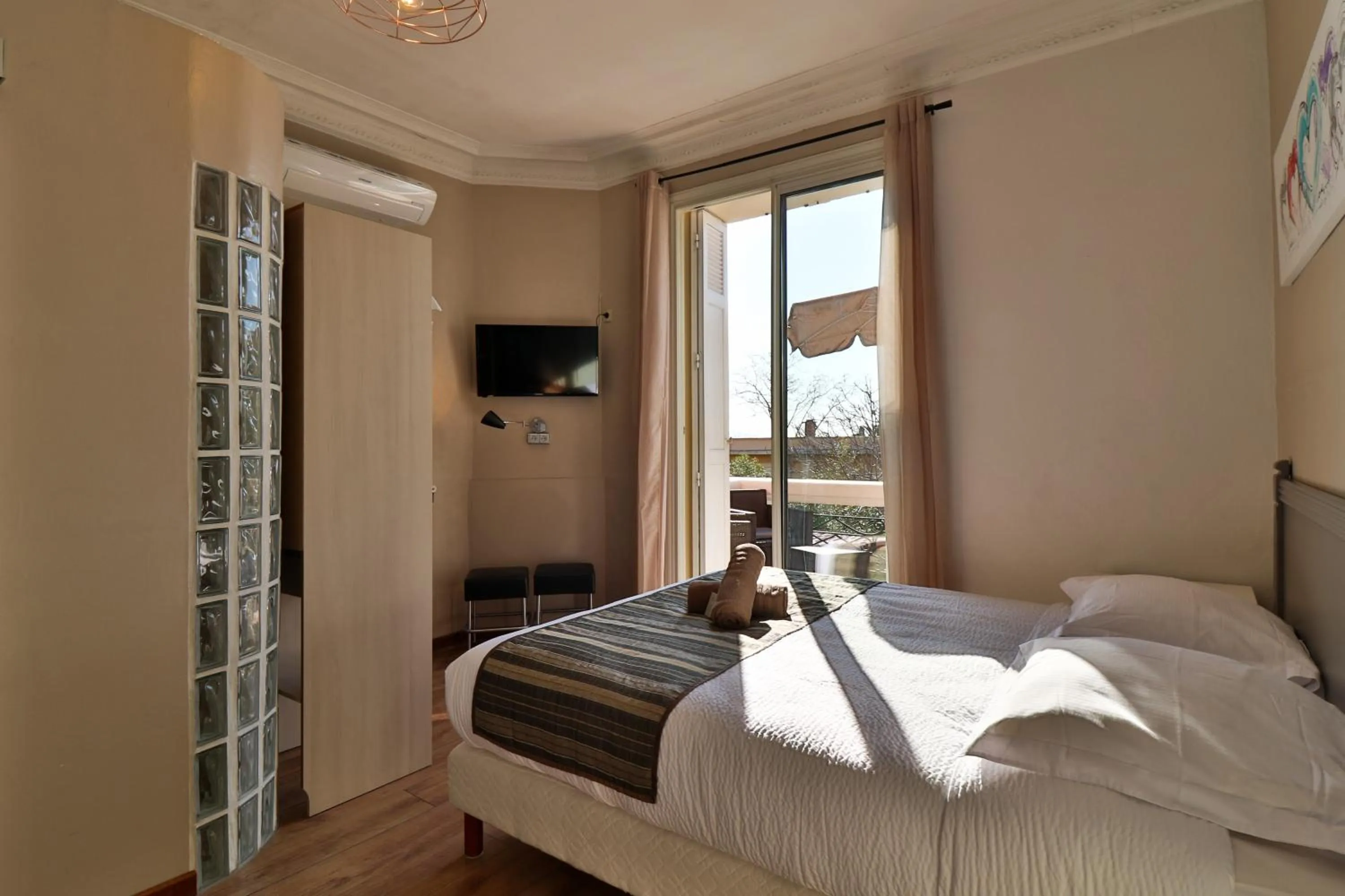 Bed in Hotel La Villa Florida