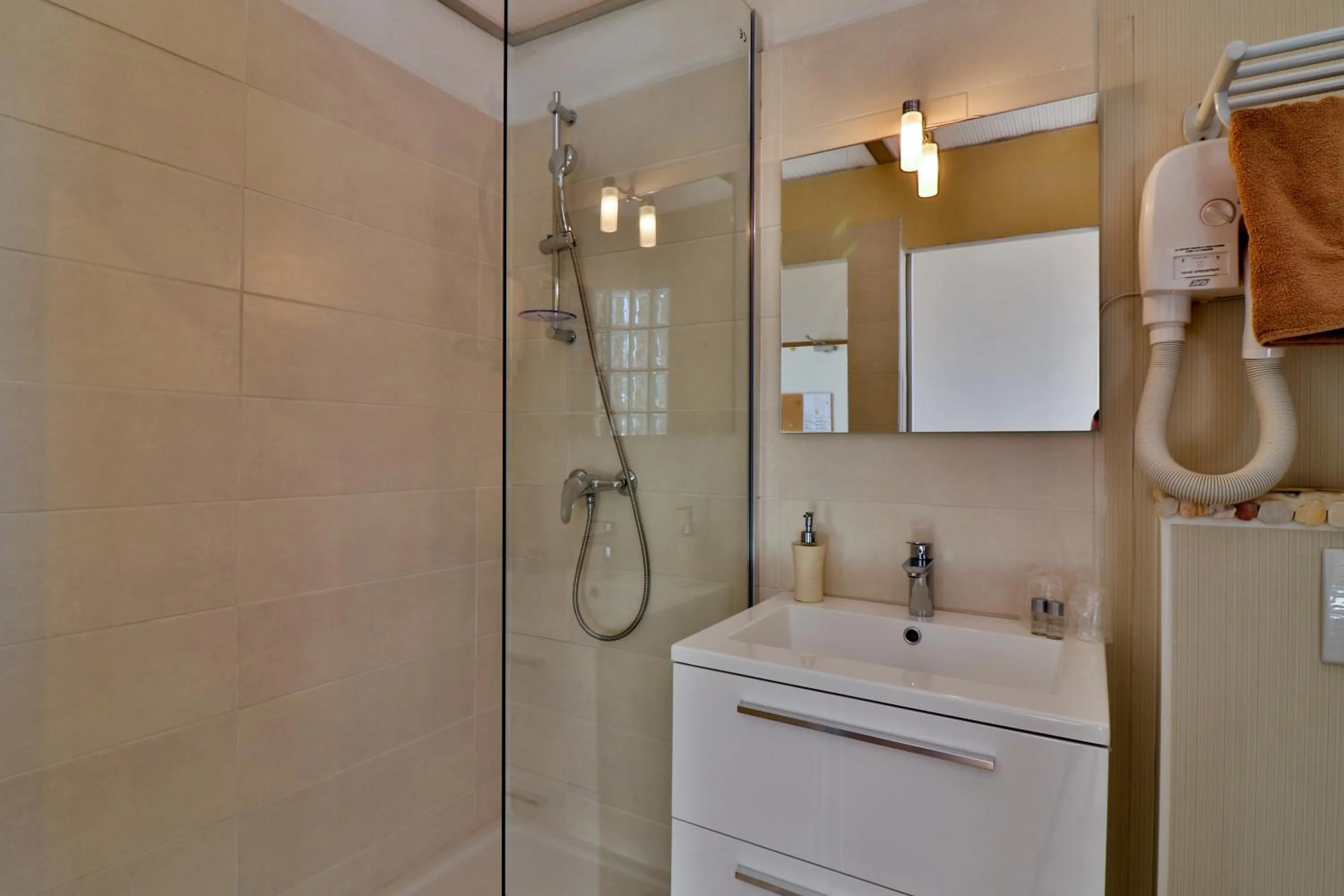 Bathroom in Hotel La Villa Florida