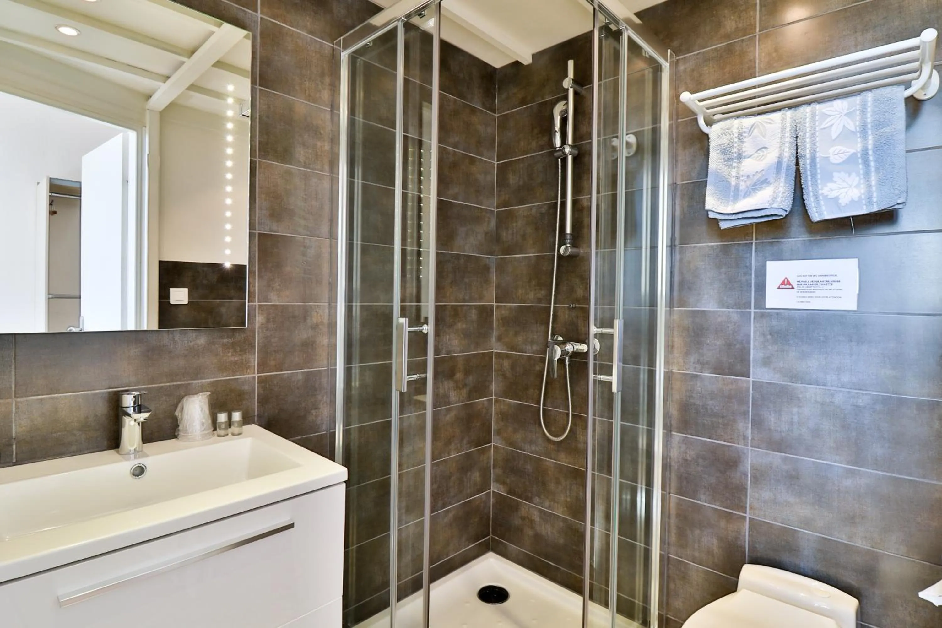 Bathroom in Hotel La Villa Florida