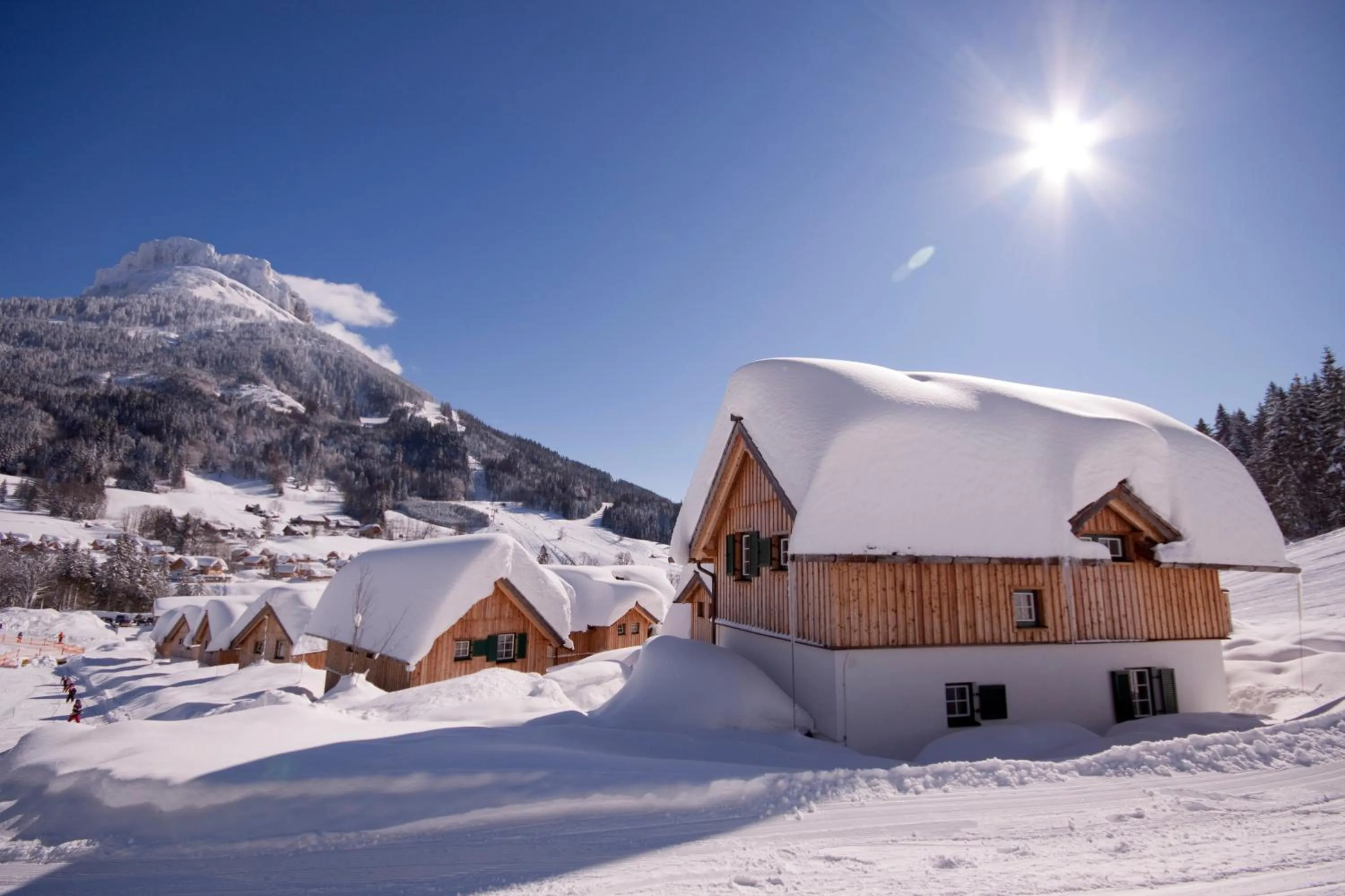 Facade/entrance in AlpenParks Hagan Lodge Altaussee