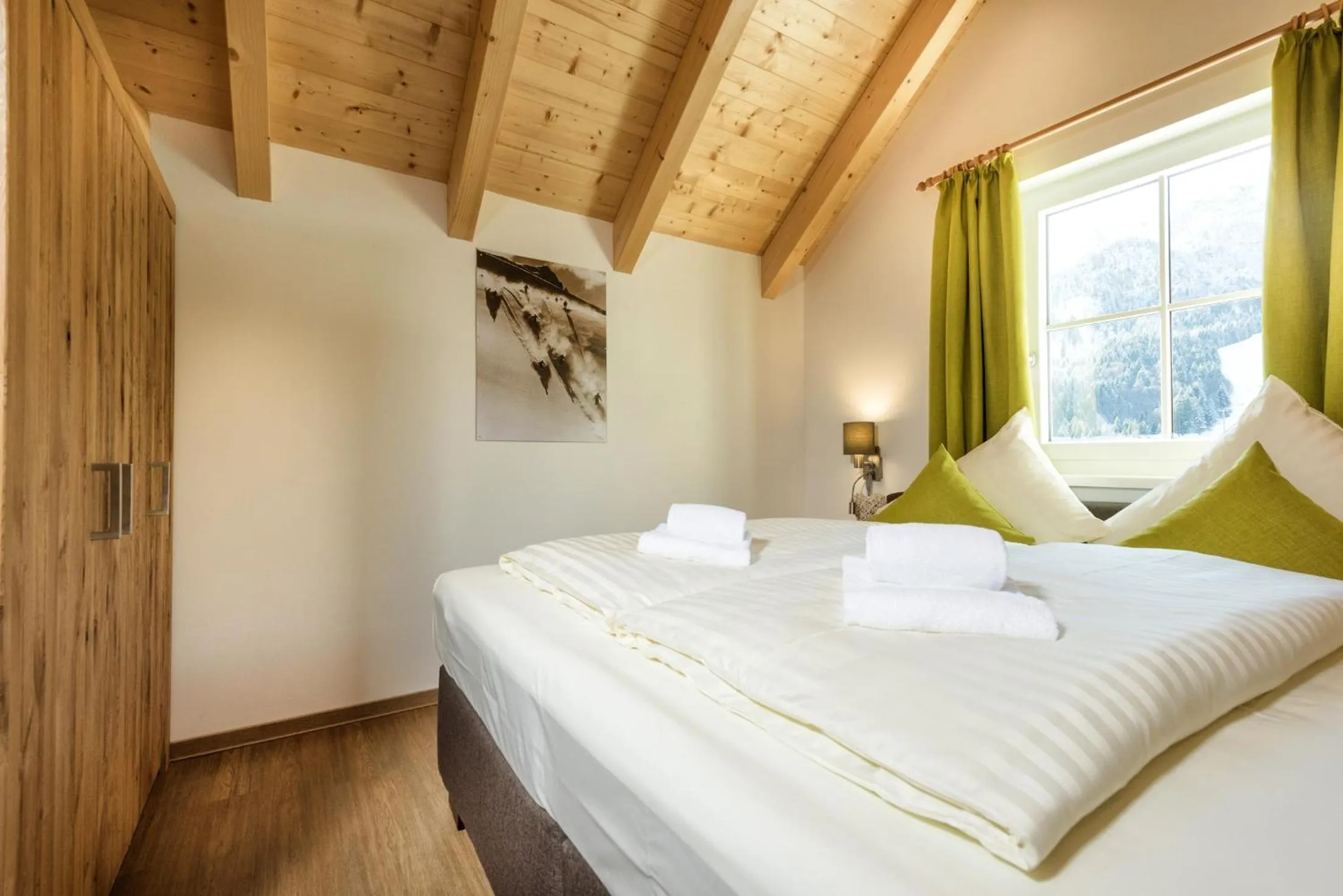 Bedroom, Bed in AlpenParks Hagan Lodge Altaussee