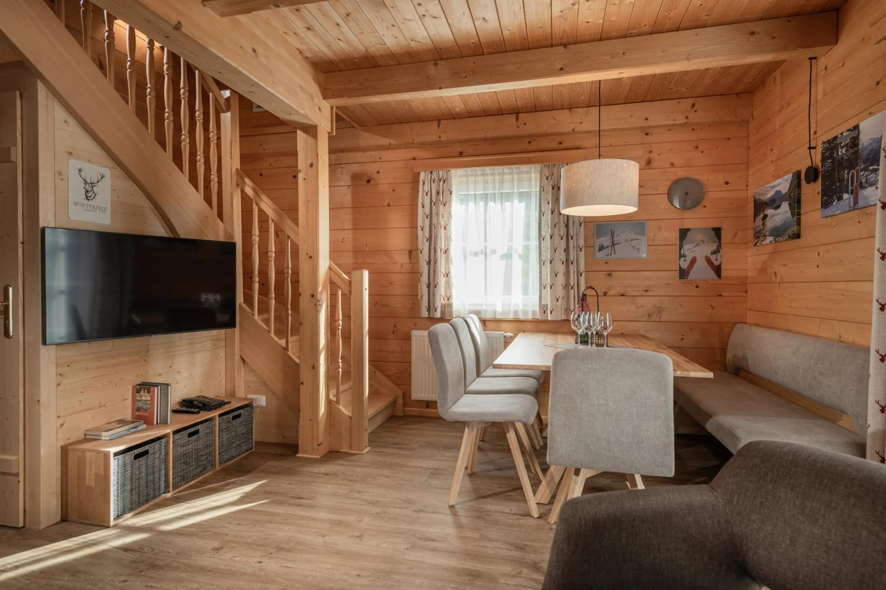 Dining area in AlpenParks Hagan Lodge Altaussee