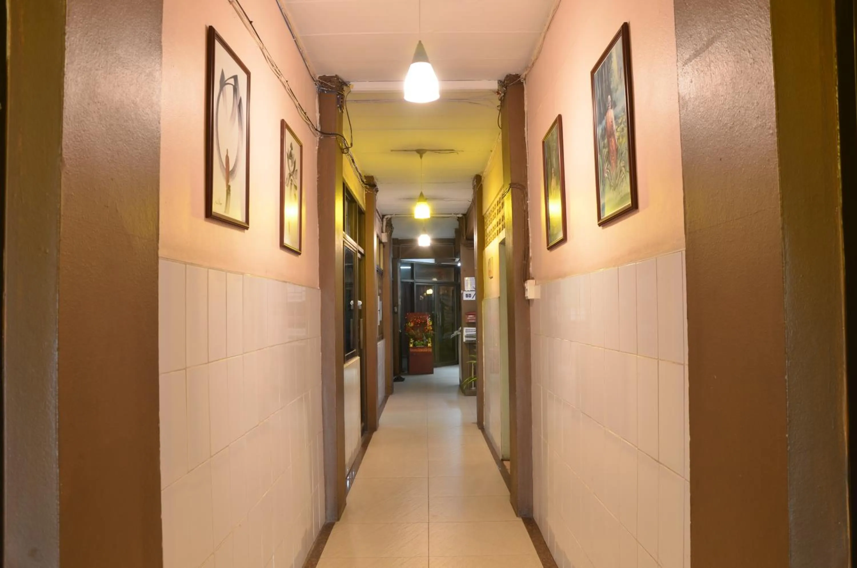 Facade/entrance in The Backpacker stn