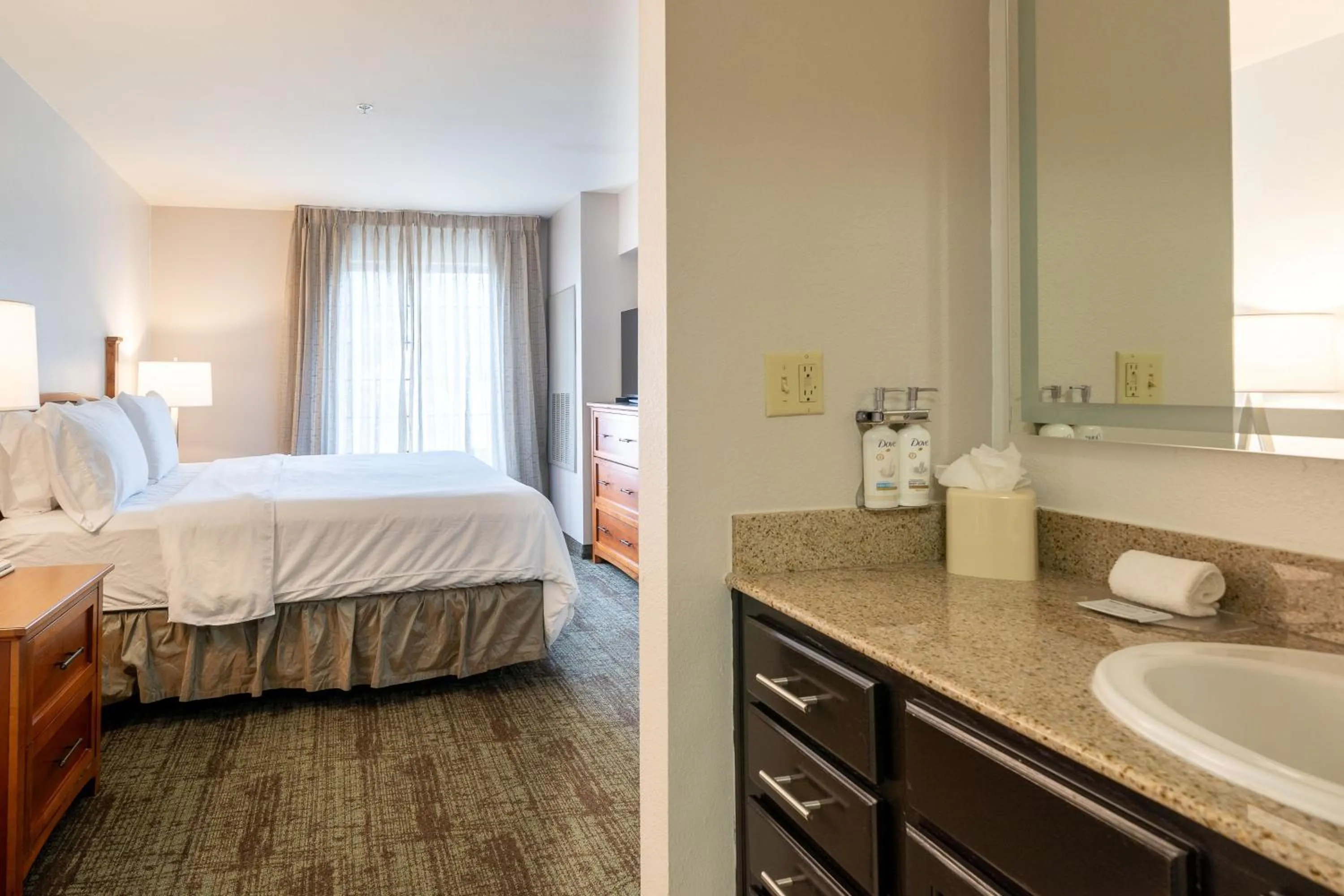 Photo of the whole room, Bed in Staybridge Suites Houston West - Energy Corridor by IHG