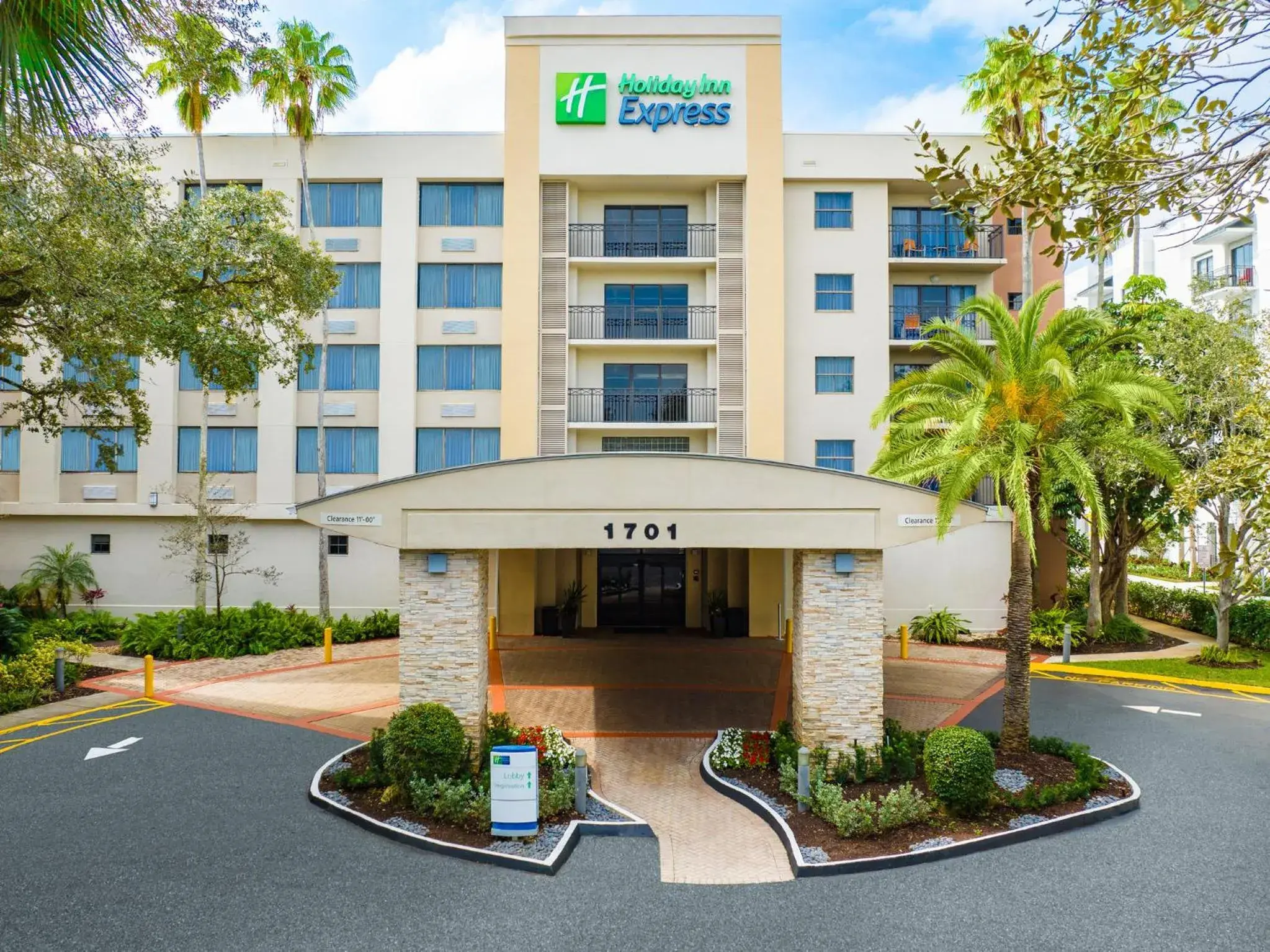 Property building in Holiday Inn Express Hotel & Suites Ft. Lauderdale-Plantation by IHG Property building in Holiday Inn Express Hotel & Suites Ft. Lauderdale-Plantation by IHG